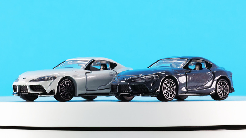 リアのダックテール形状の特徴をよくとらえています