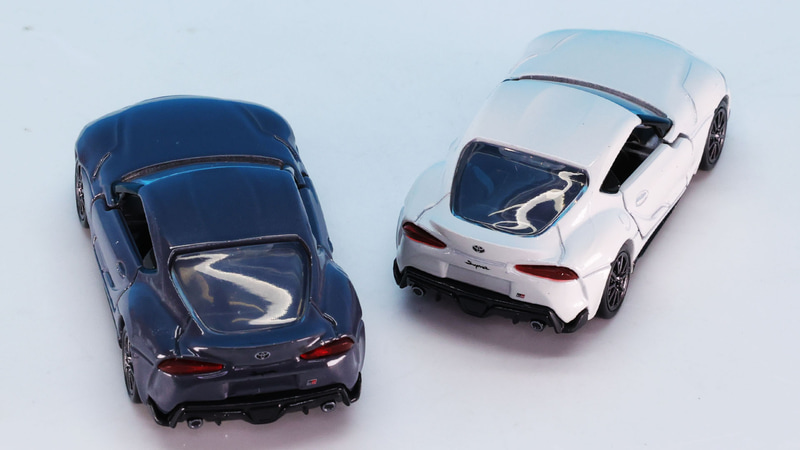 思わず目を引くリアウインドウの形状はトミカプレミアムでその特徴を再現しています
