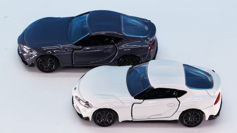 リアのトヨタ、Supra、GRのロゴをプリントで再現！