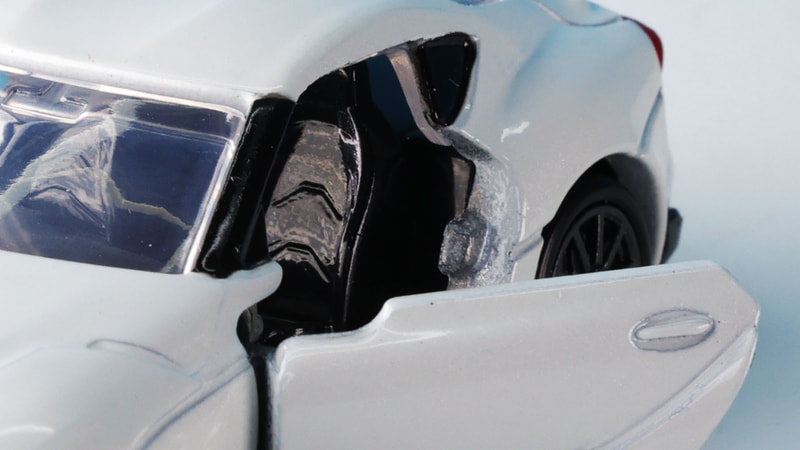 ドアキャッチが彩色されています！シートのモールドにも注目！