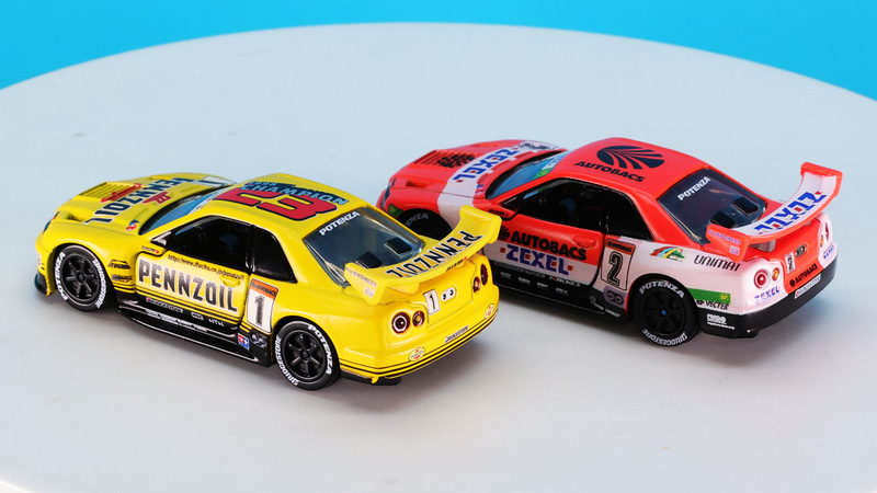 各スポンサーロゴがびっしりと描かれているボディ