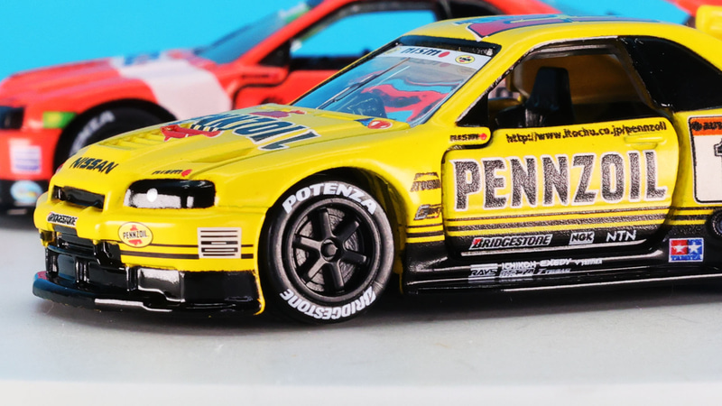 ホイールのハイディテールな造形、タイヤのロゴマークのプリントに大注目！