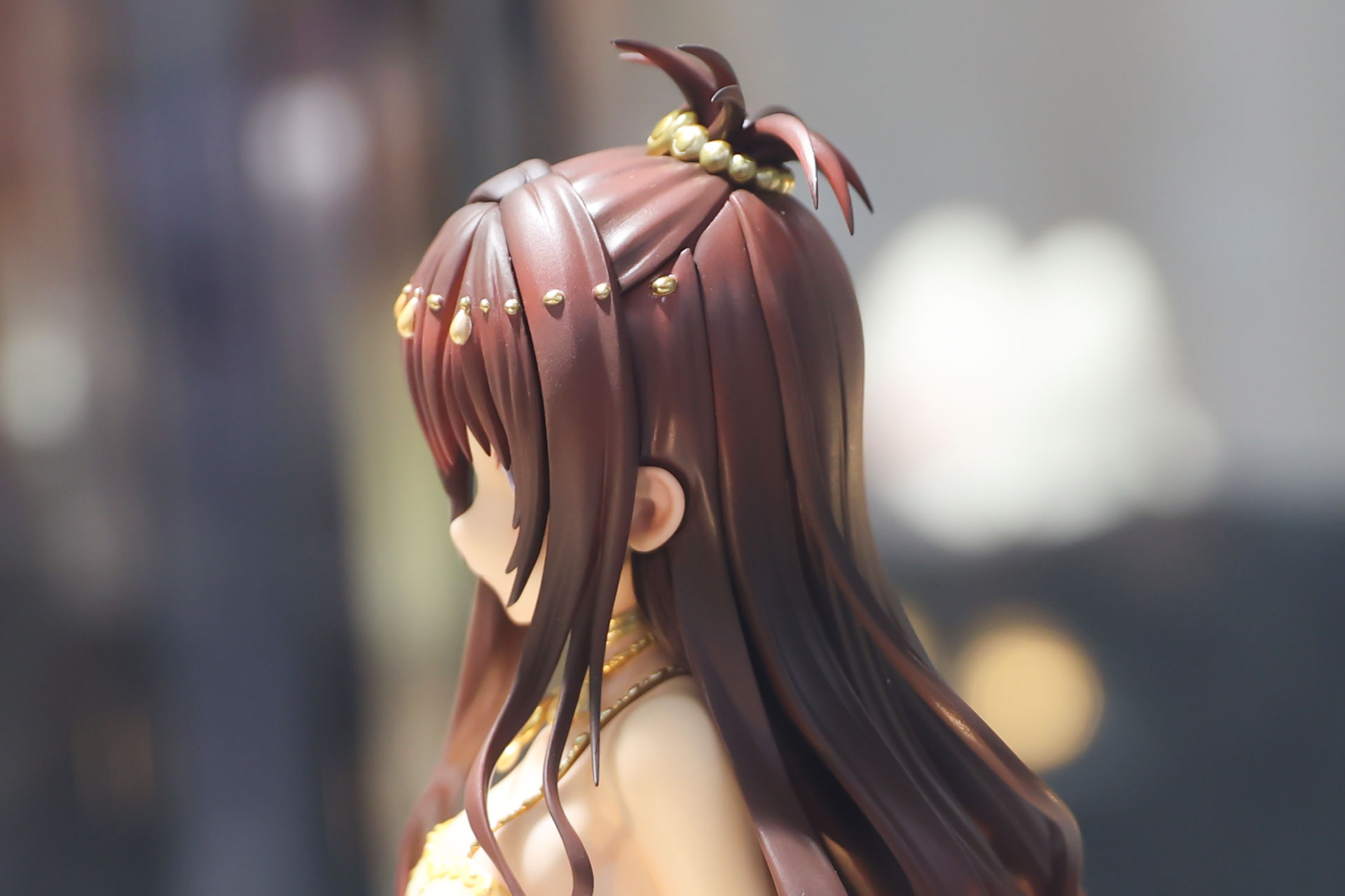 パイナップルのようなヘアスタイルもバッチリ再現されている