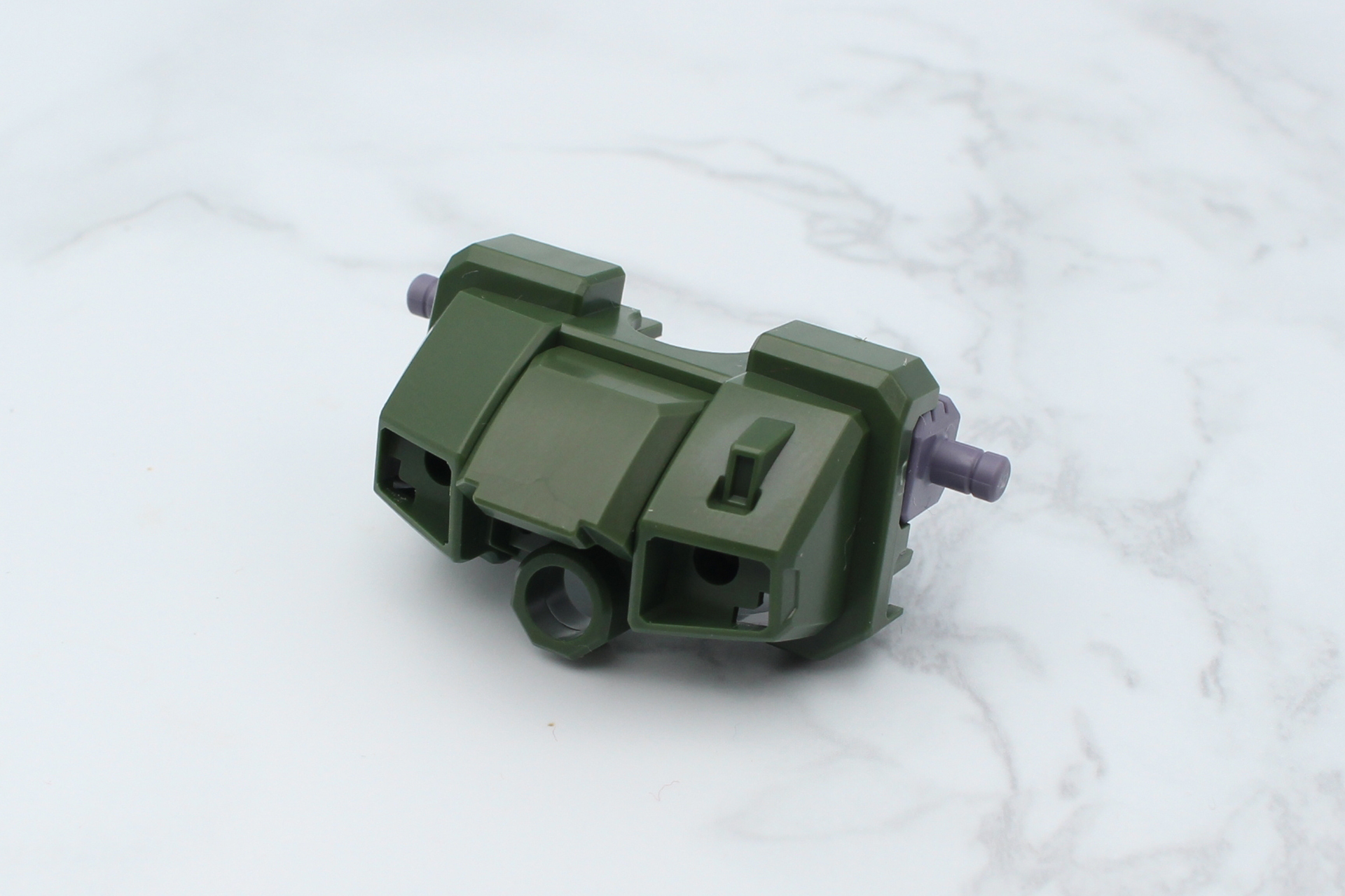 胸部前面の装甲を取り付ける