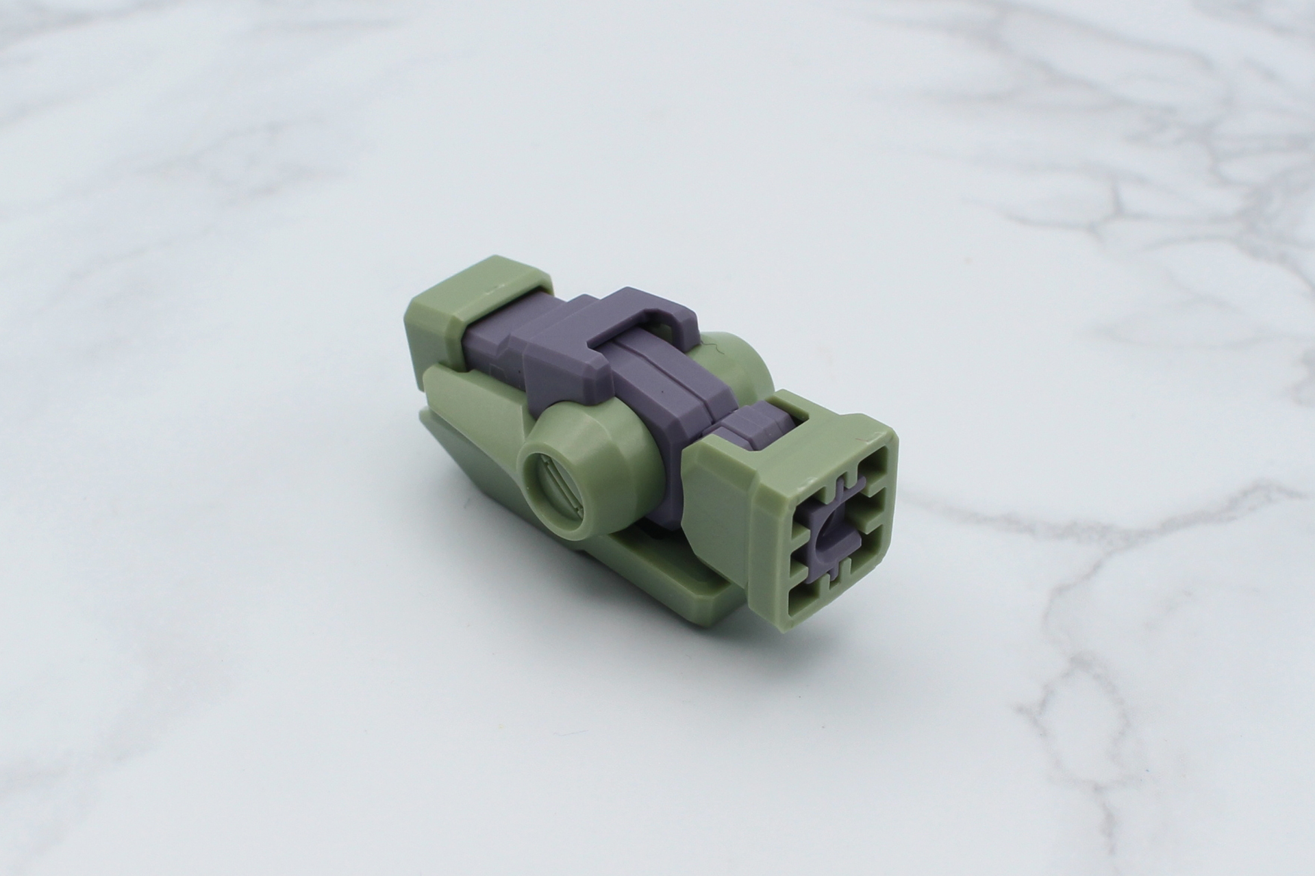 上腕の装甲を取り付ける