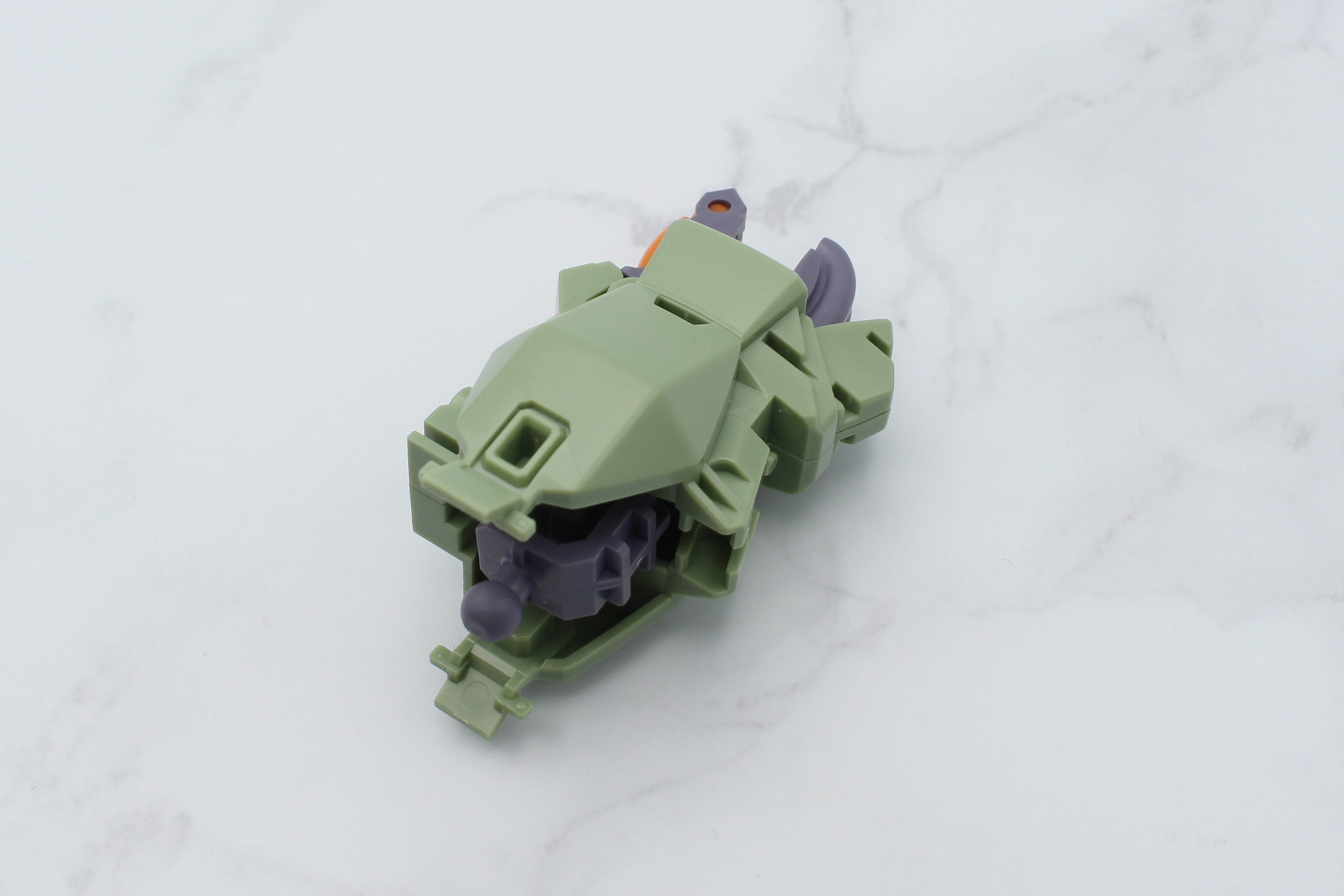 ふくらはぎの組み立て。太もも、足首の関節を組み込んでいく