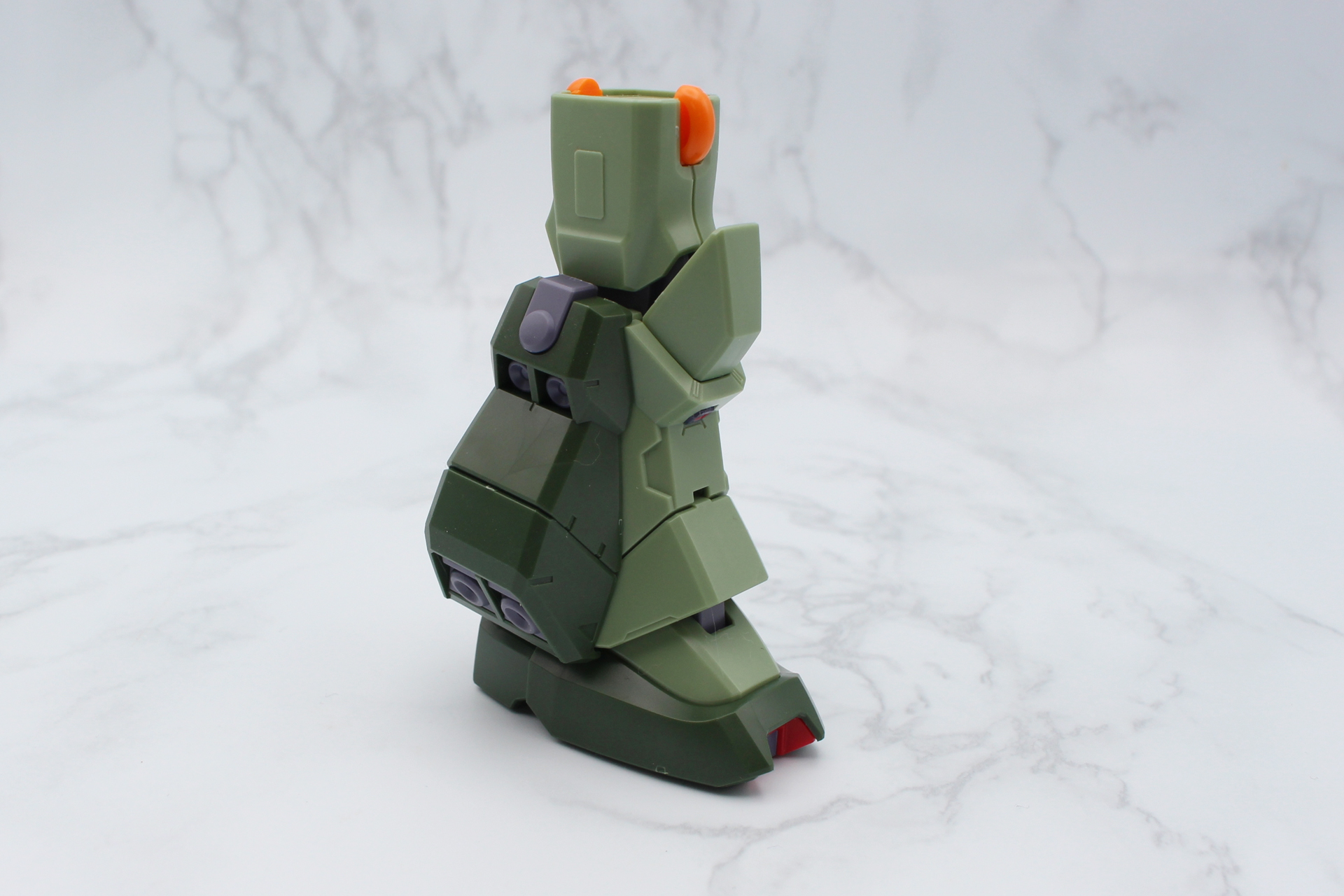 太ももとバーニアを取り付ける