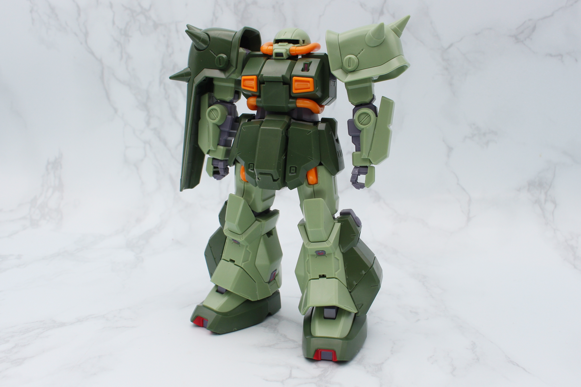 上半身と下半身を接続して本体が完成