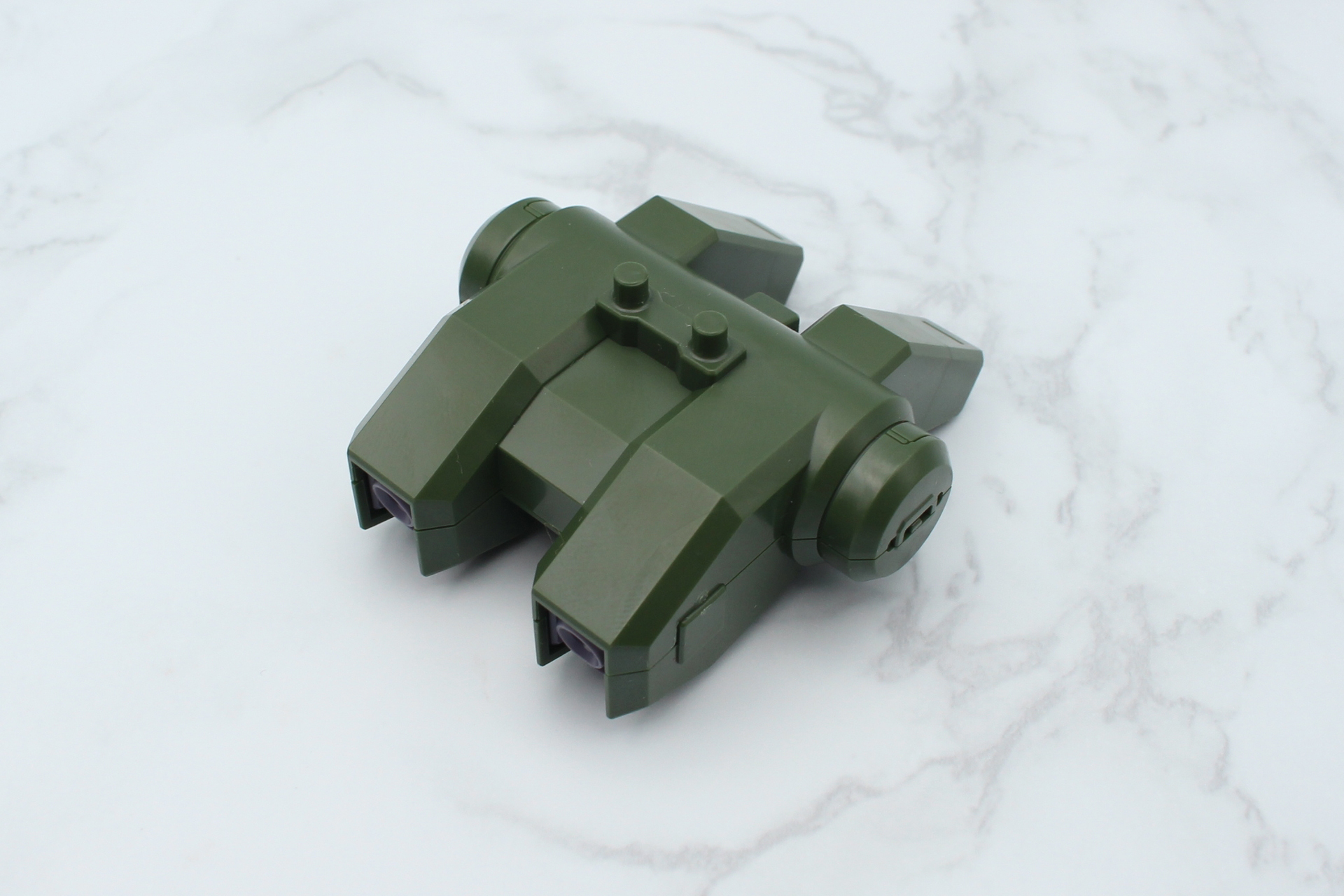 裏側のパーツを取り付ける