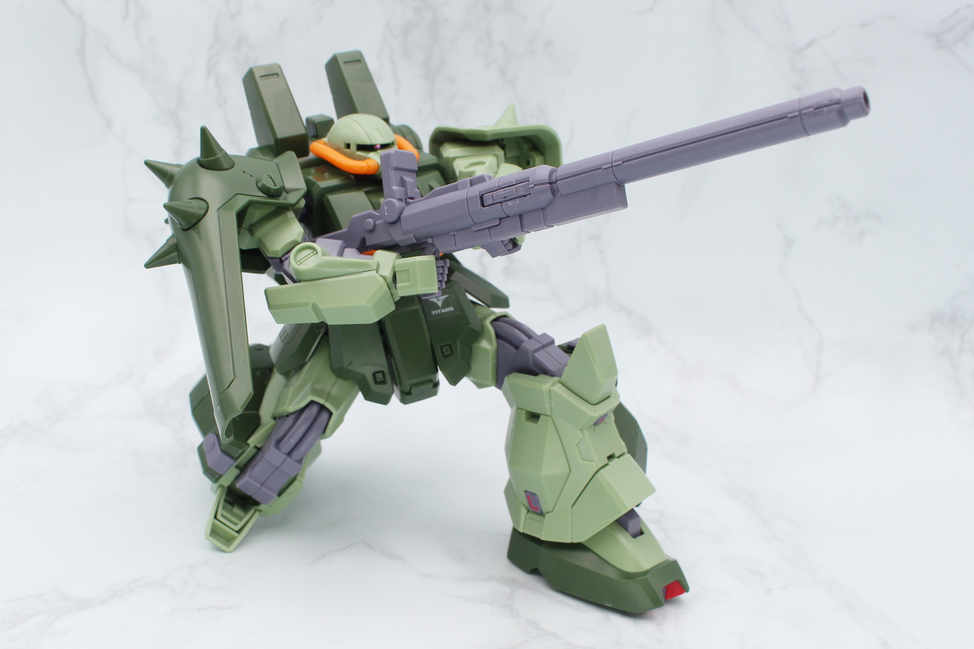 ビーム・ランチャーや肩アーマーなどを活用したポージングを楽しもう