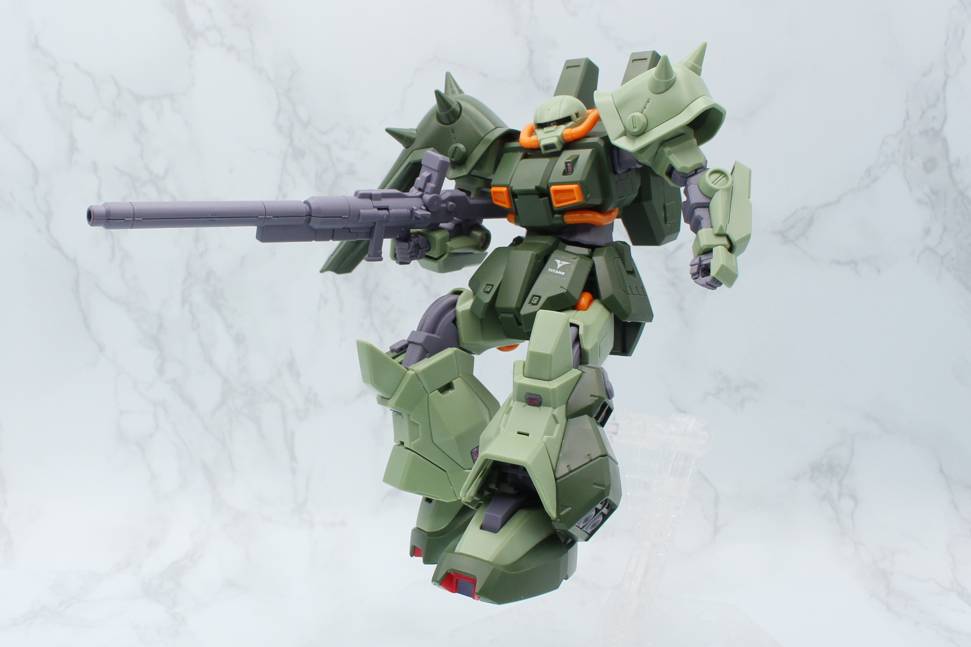 ビーム・ランチャーや肩アーマーなどを活用したポージングを楽しもう