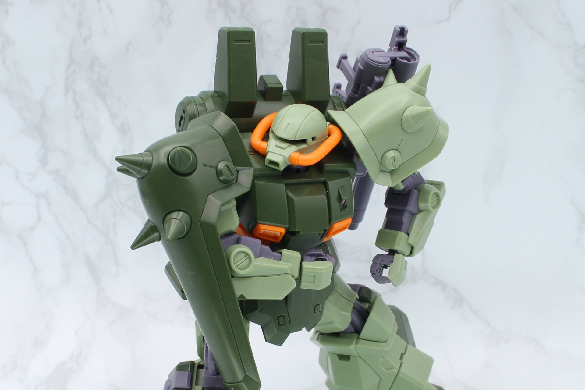 ビーム・ランチャーや肩アーマーなどを活用したポージングを楽しもう