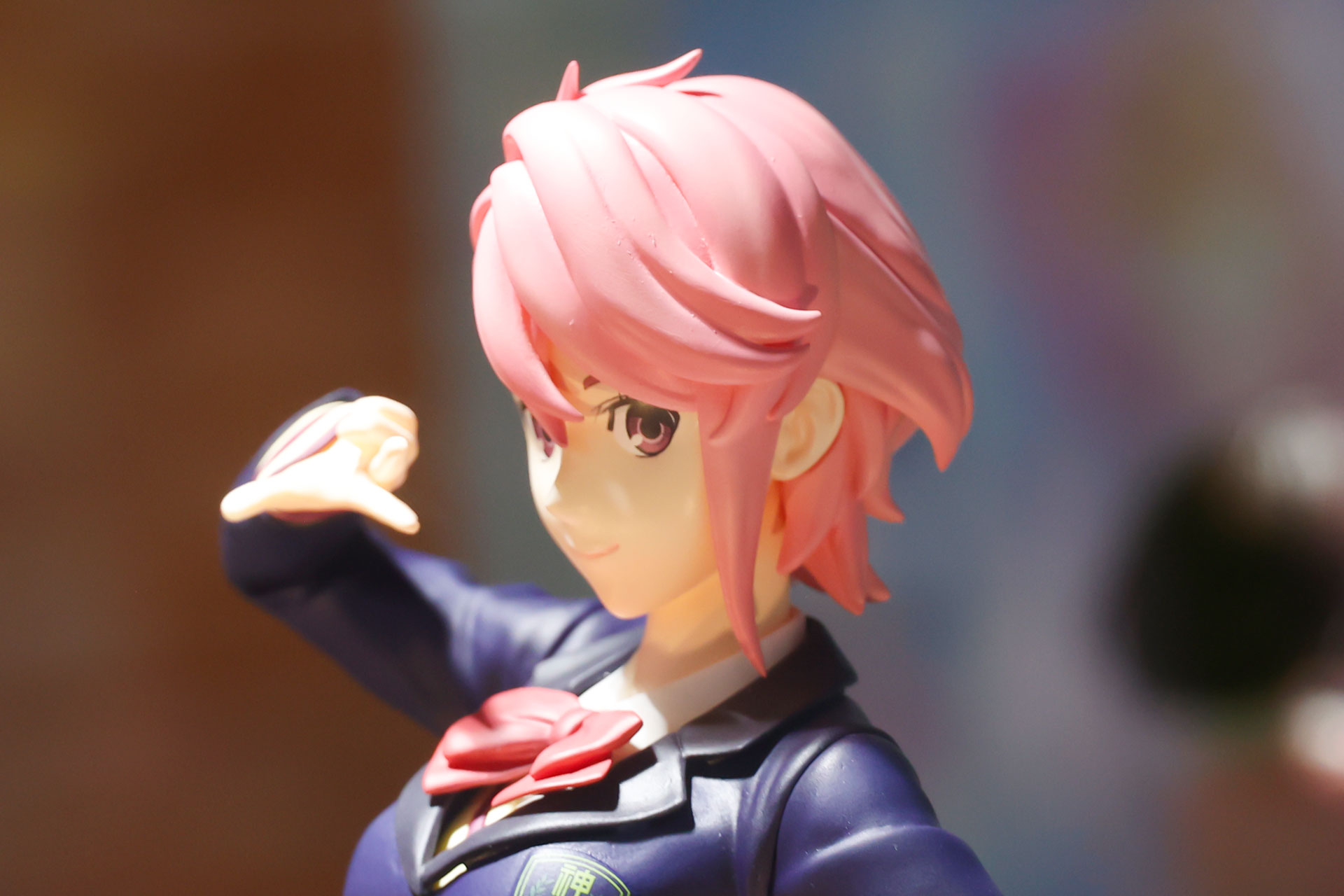 よく見ると面白い髪型だ