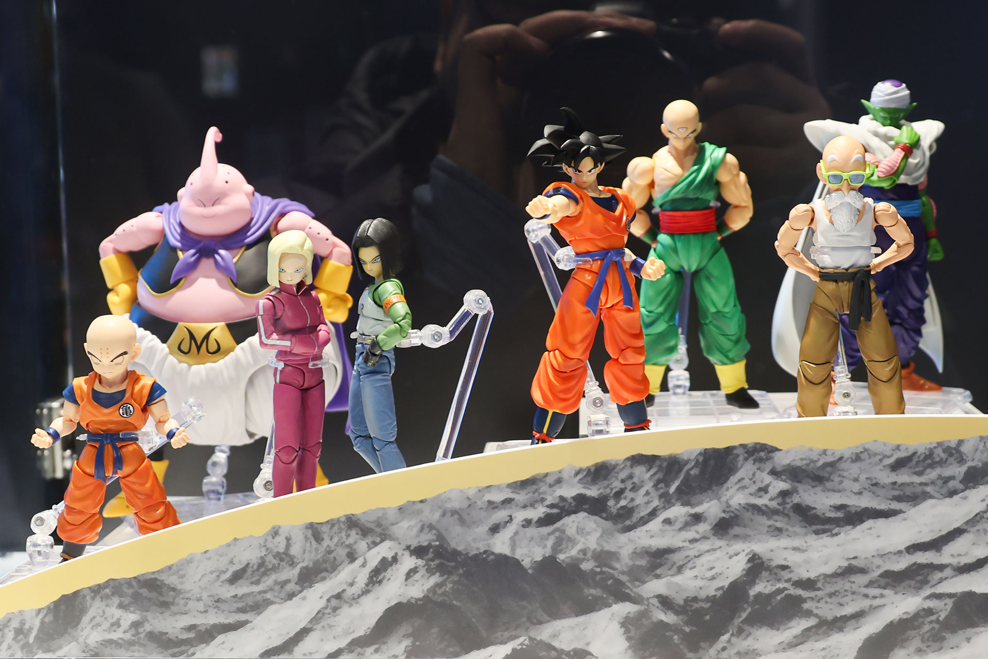 フィギュアの展示の仕方もなかなか凝っていた