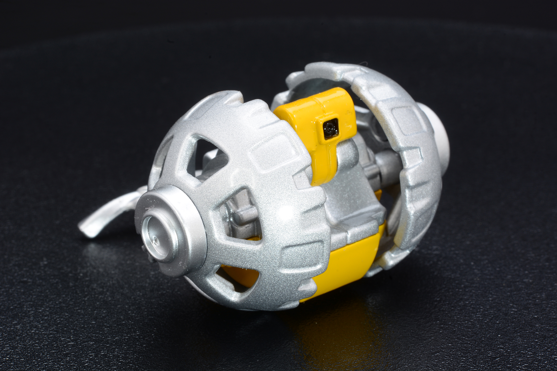 斜めから。月面を進む姿がイメージできる