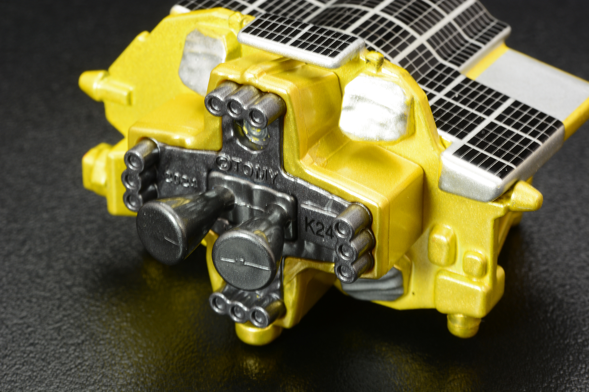 ダイキャストはディテール表現が苦手なのだが、しっかりスラスタを表現している