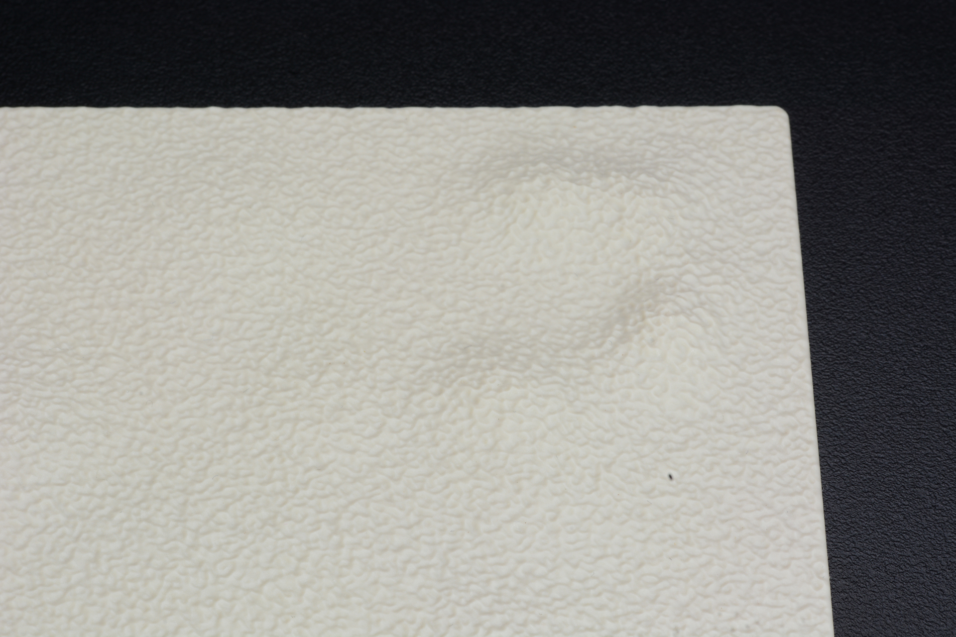 SLIM側は山が盛り上がっているような突起がある