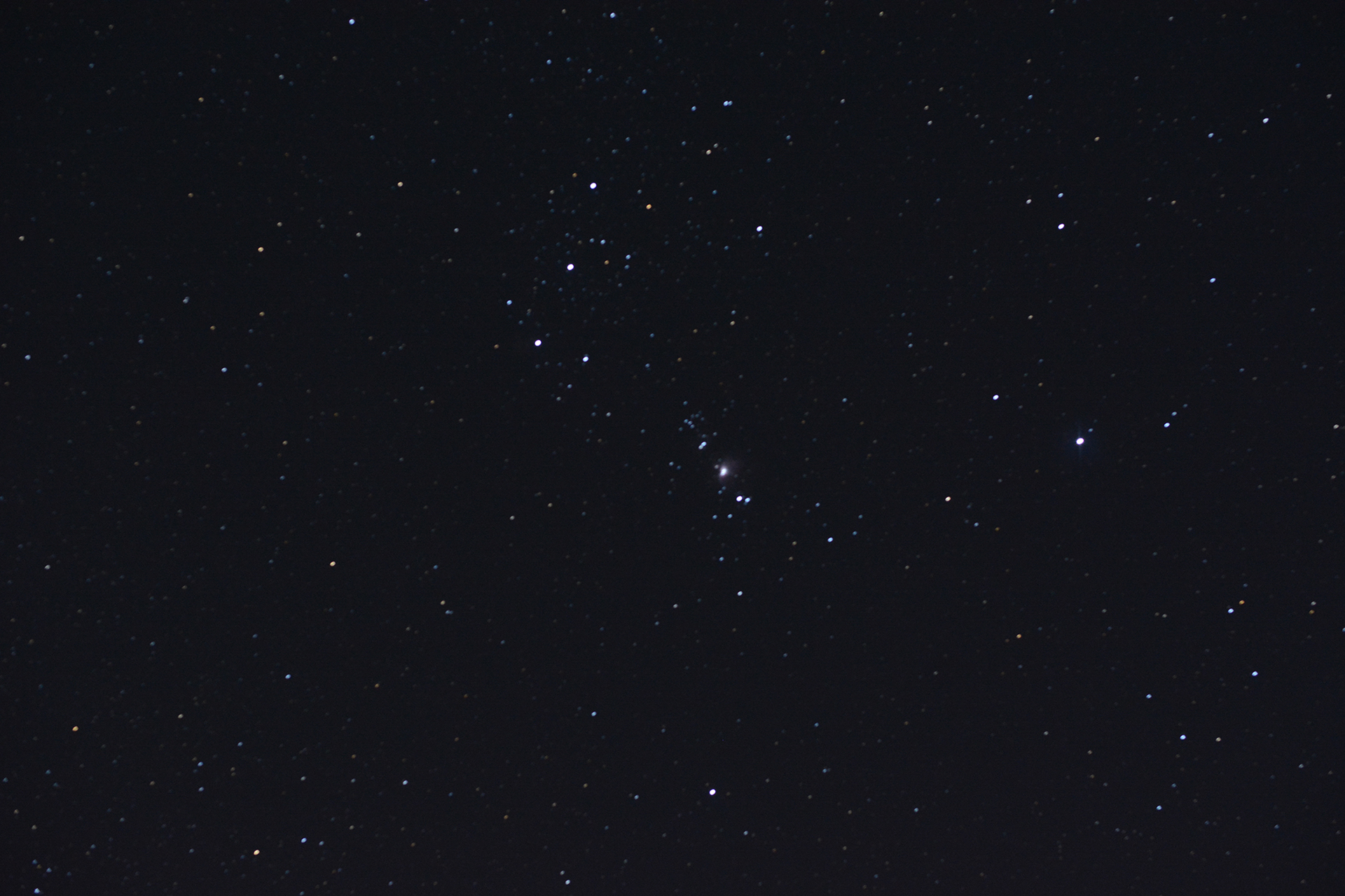 こちらも筆者撮影の星空