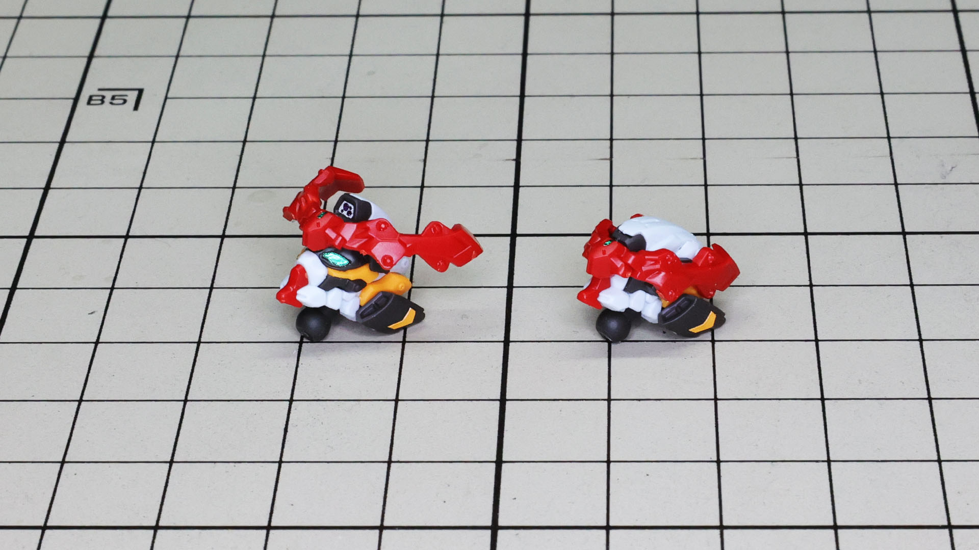 老眼筆者でも組めました！頭頂部が結構大きく収納されるんですね