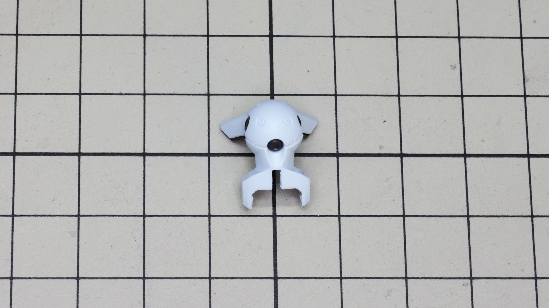 肩部のパーツは推進機としての機能を持っているようにも見えます