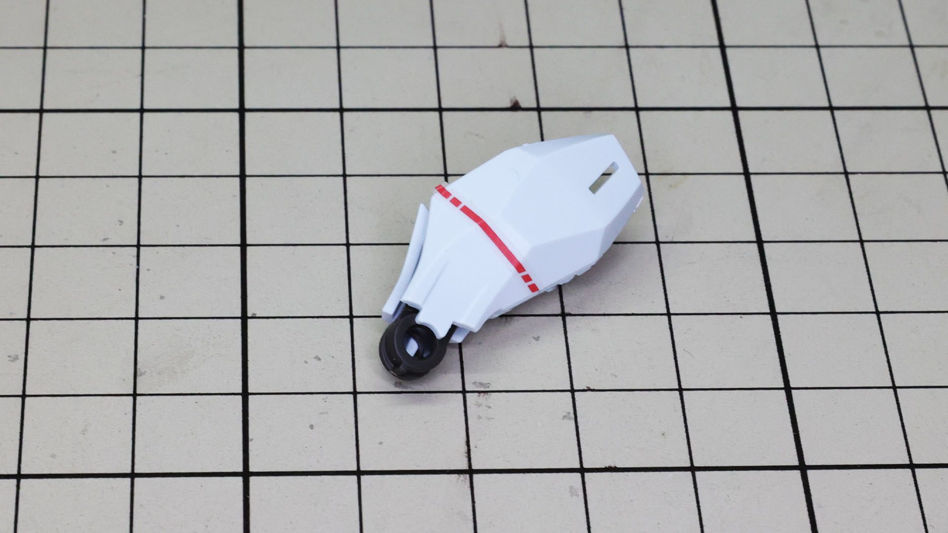 大腿部にはシールでのディテール再現があります