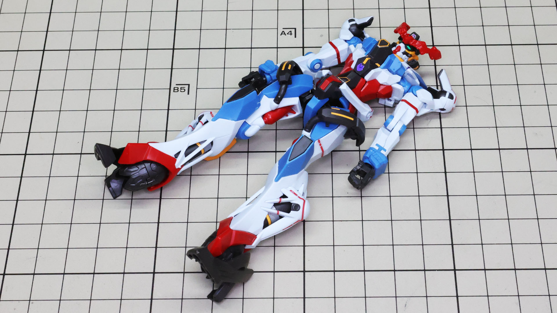 腰部に接続し、上半身とドッキングさせました