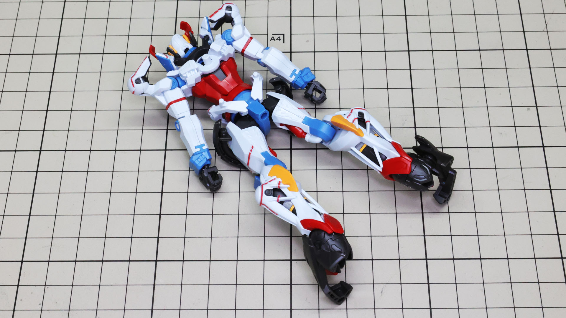 背中側もとんでもない情報量を持っています