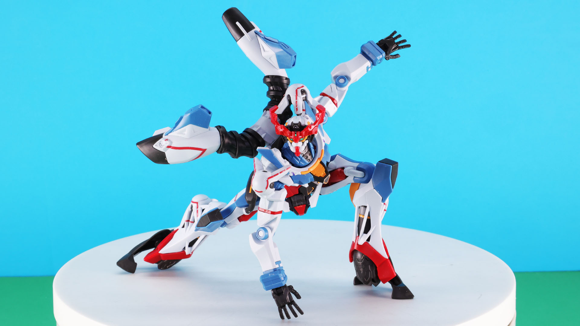 各部凝ったデザインながら高い可動性能を持っています