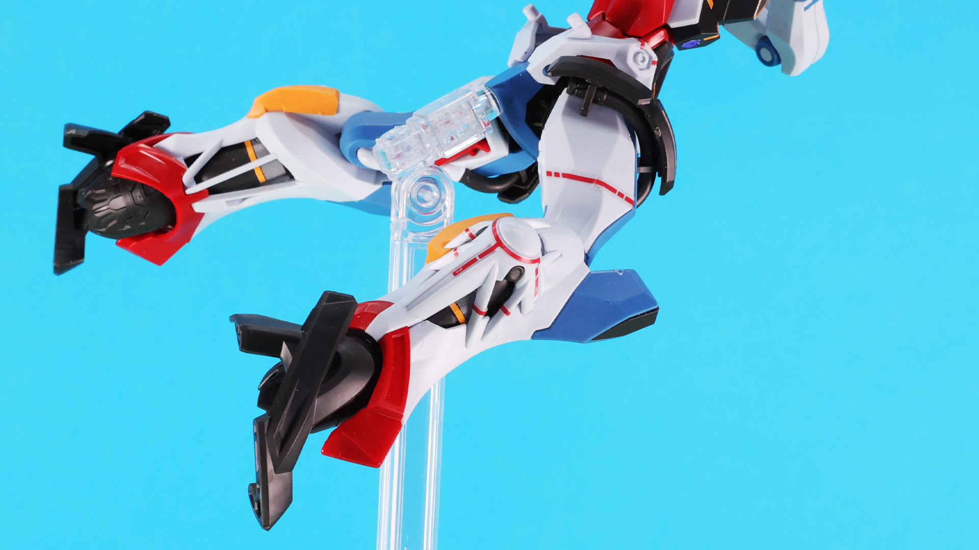 脚部はタンクのようなユニットを内包しています