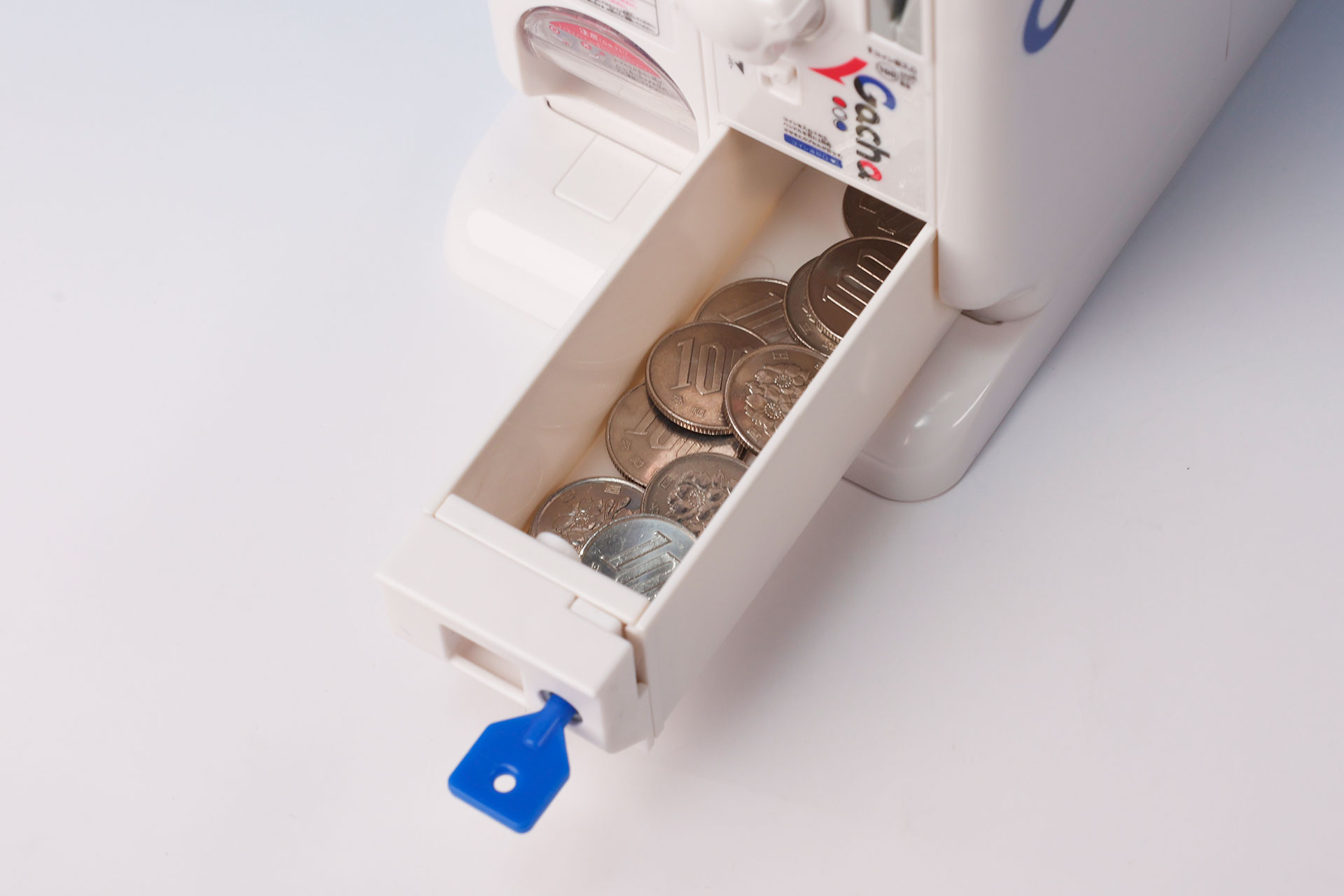 コインケースを引き出してお金を取り出すことができる