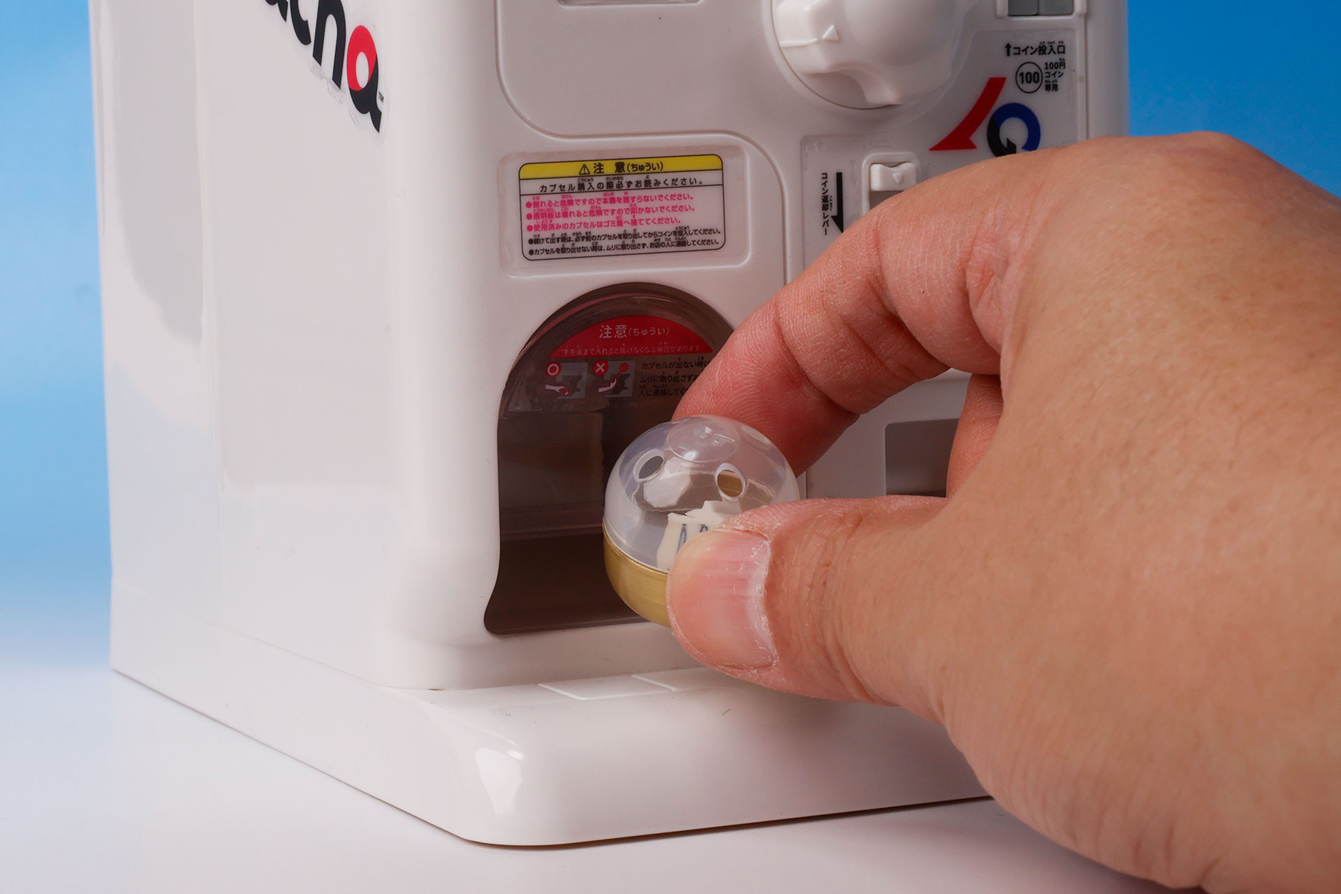 e組購入特典の金色の専用カプセル。自分で入れたカプセルだが金色が出てくると嬉しい気分になる