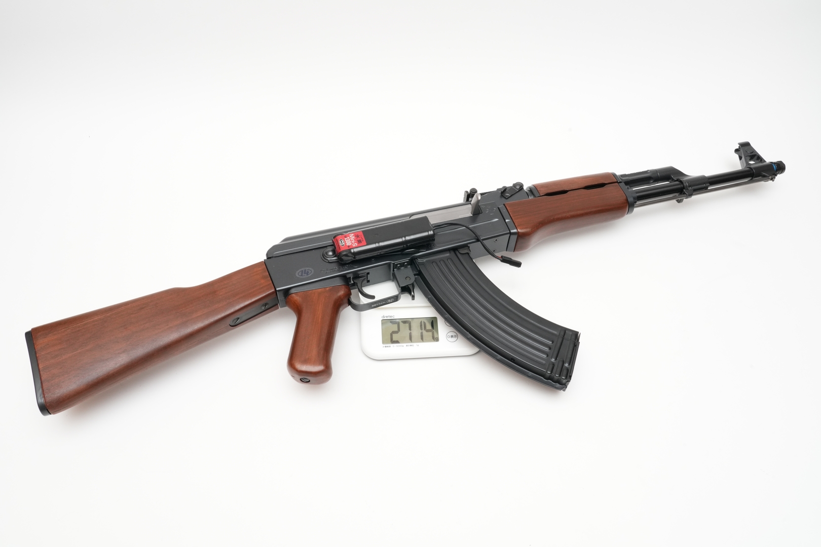 空マガジンとバッテリー込みの重量は実測2,714g