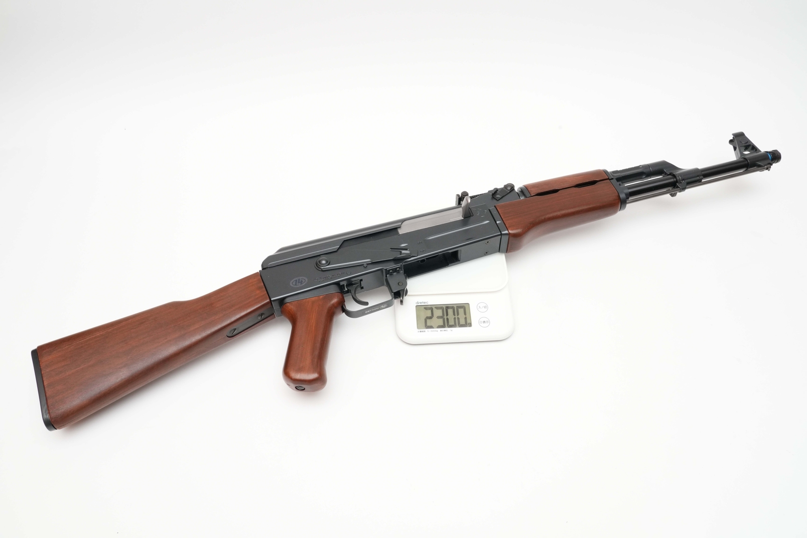 本体のみの重量は実測2,300g