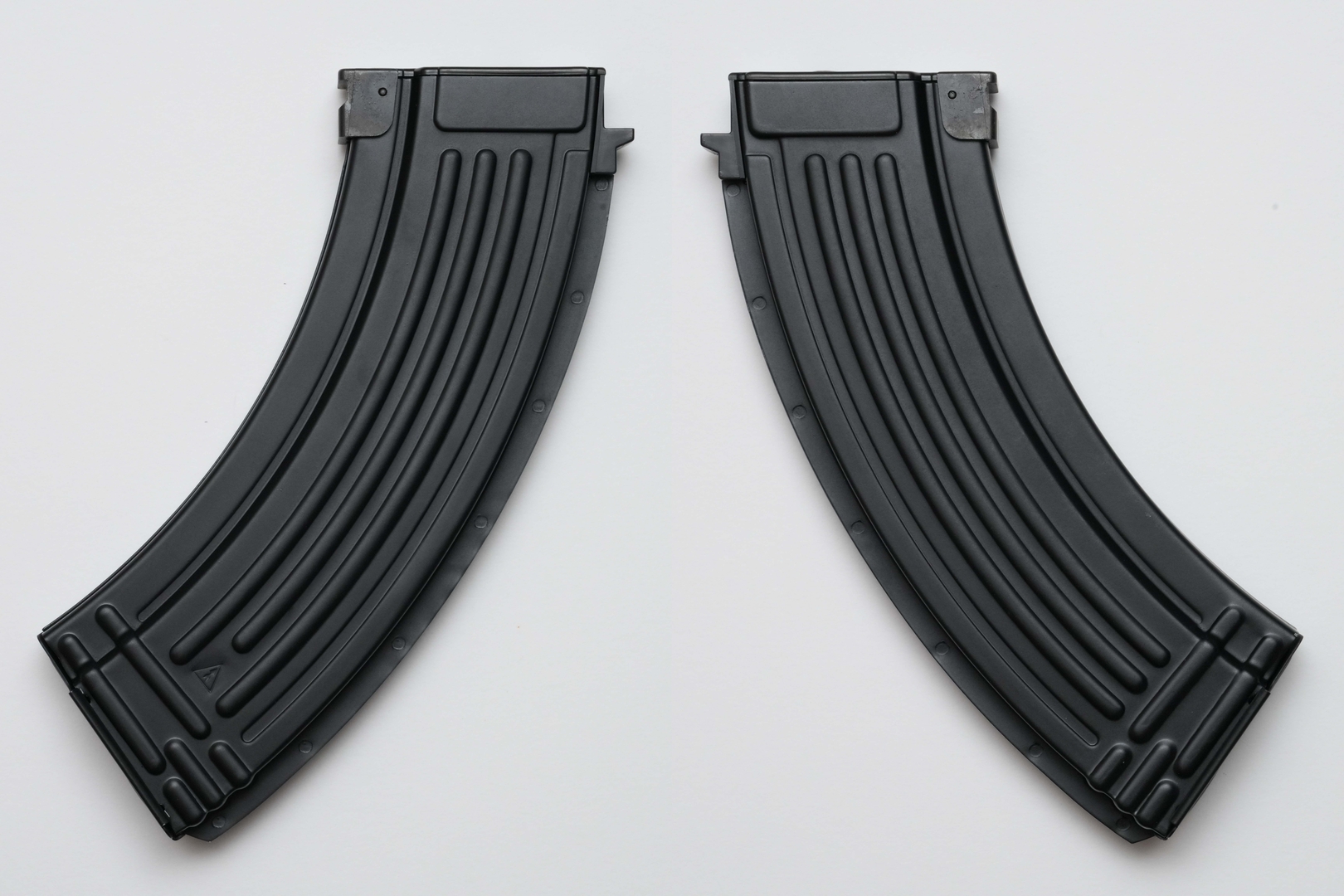 付属マガジンの左側面と右側面