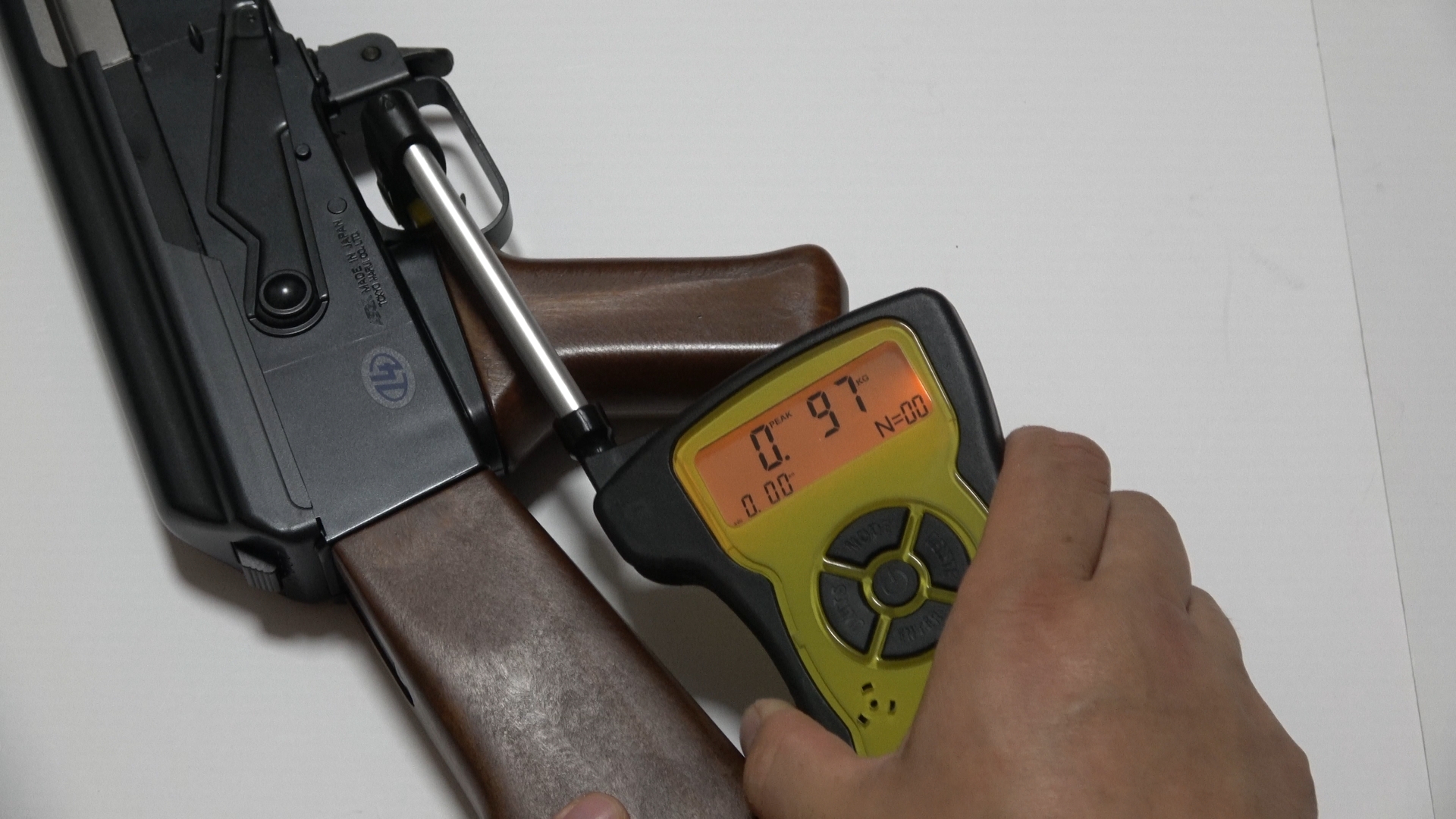 トリガープルは最小0.86kg、最大0.97kg、平均0.937kg