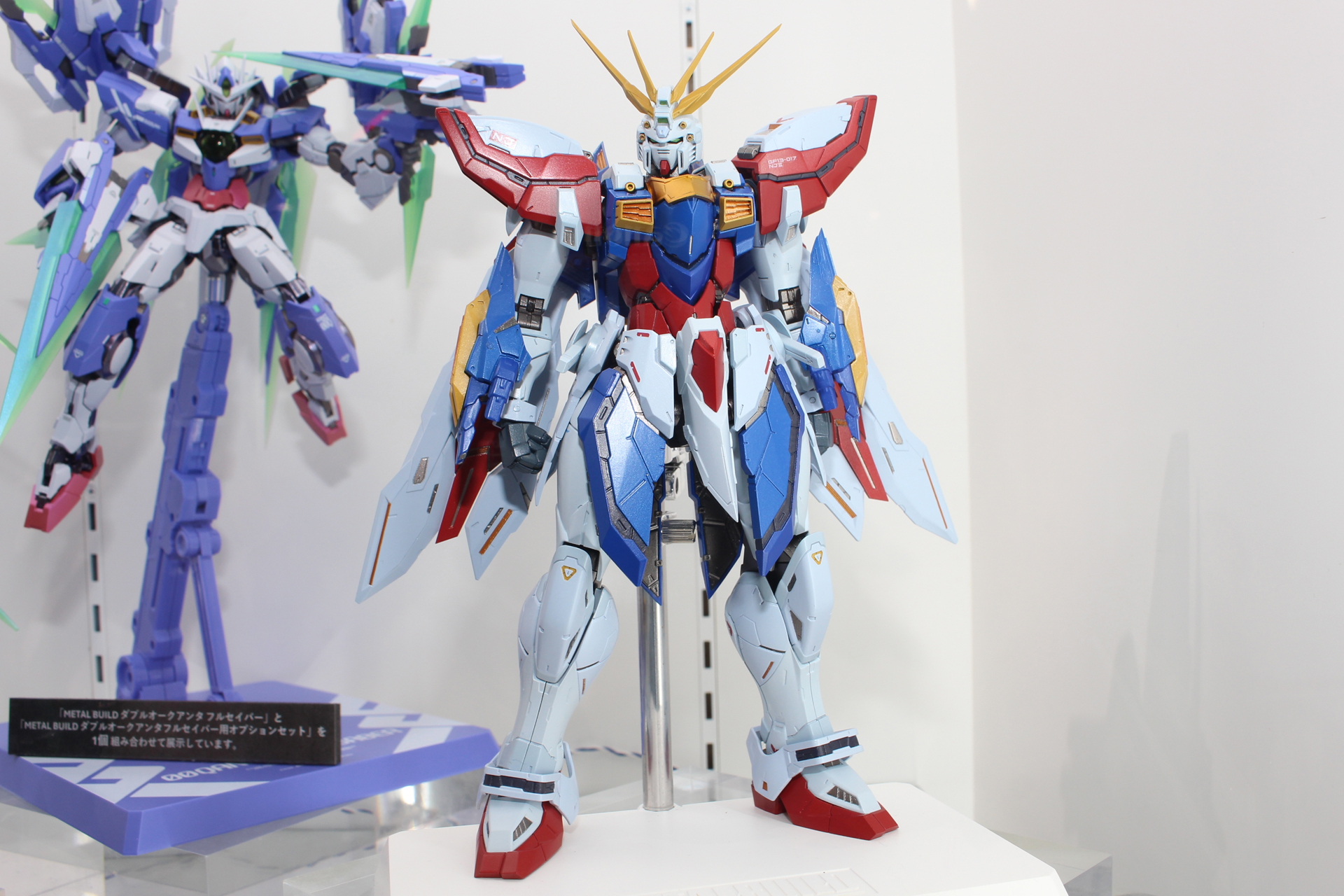 「METAL BUILD ゴッドガンダム」。発売日、価格は未定。参考出品