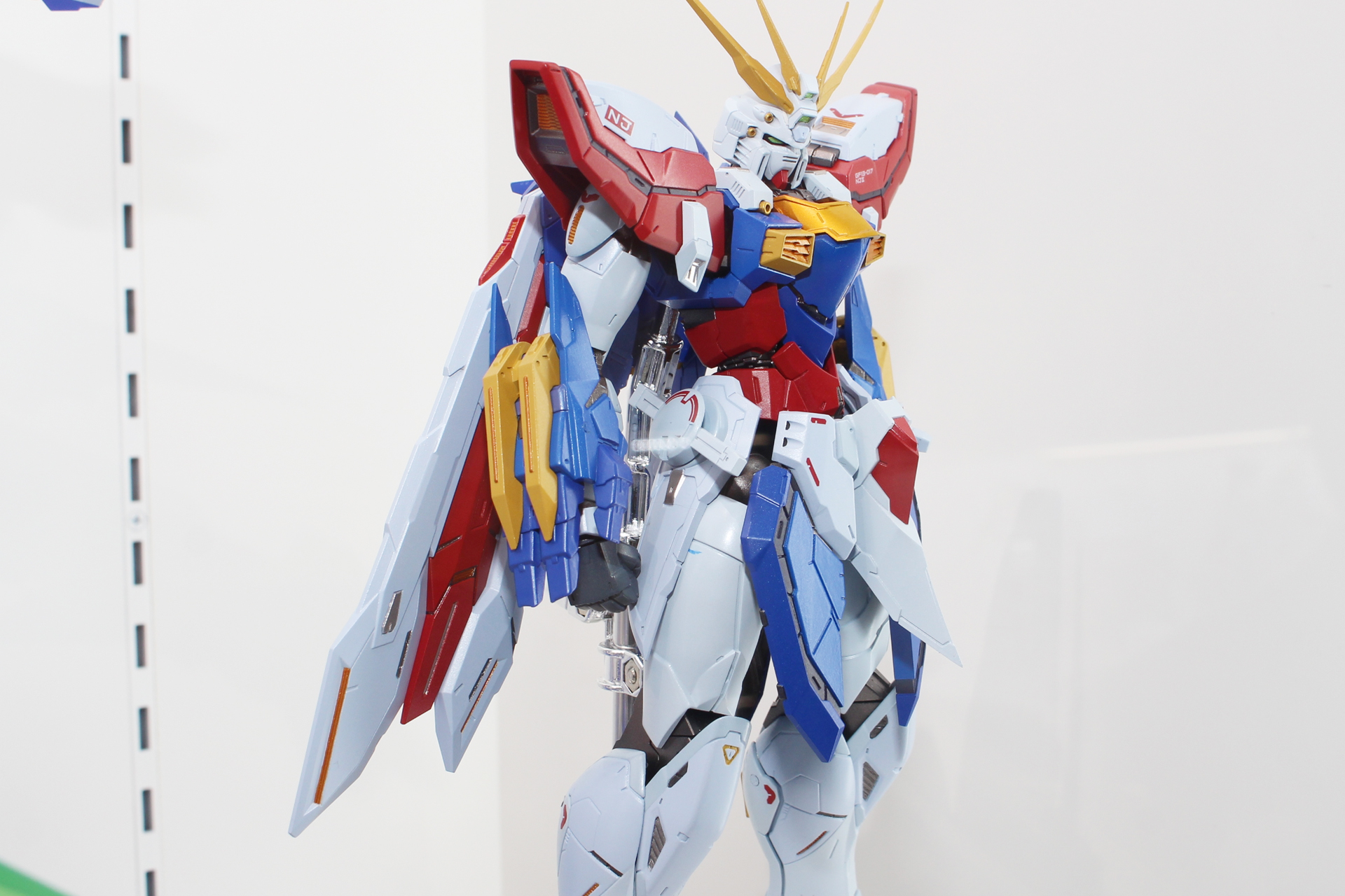 背中のスタビライザーはコアランダーの翼でもあり、合体ギミックもありそうだ