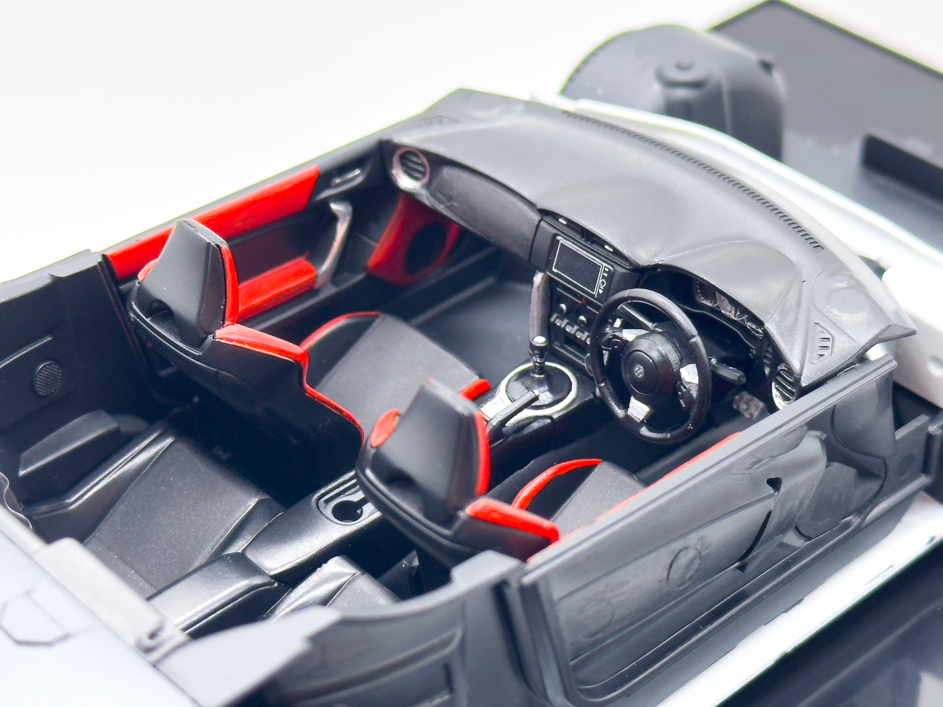 2020年発売のキットをベースとしているため、内装表現もばっちりです。