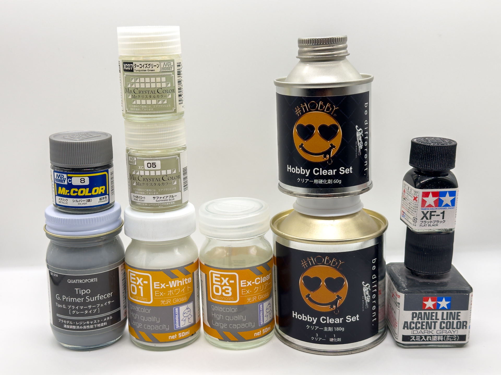 ボディ塗装に使用した塗料。本作例ではコーティングにウレタンコートを使用しています。