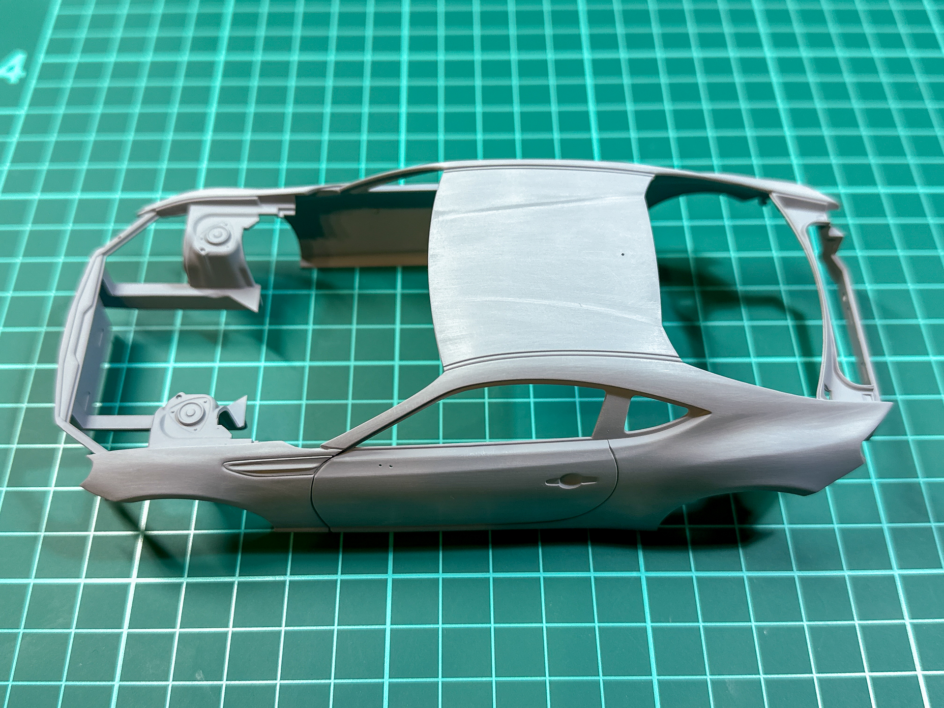 下地処理の完了したボディ。滑らかな表面に仕上がりました。