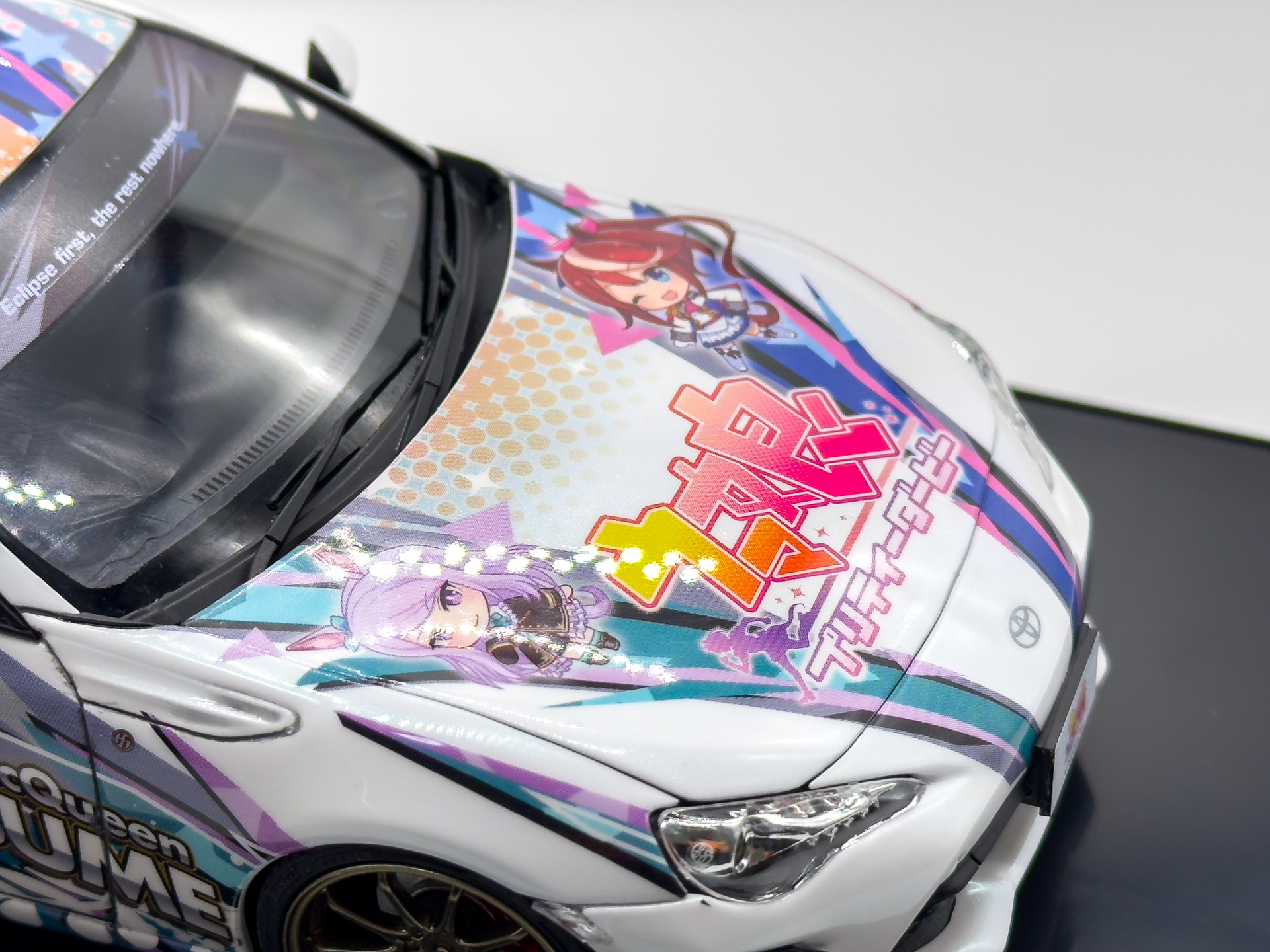 ボンネットのアップ。実車のような滑らかな仕上がりです。