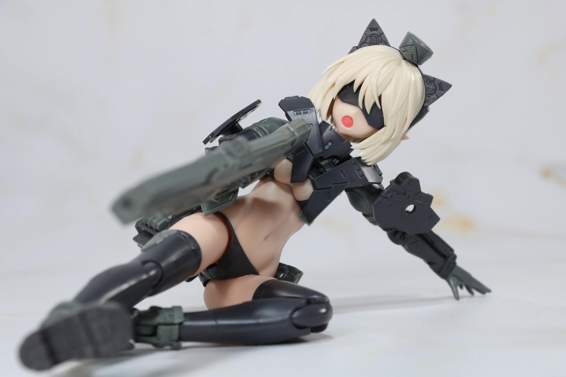 滑り込むような躍動感あるアクション