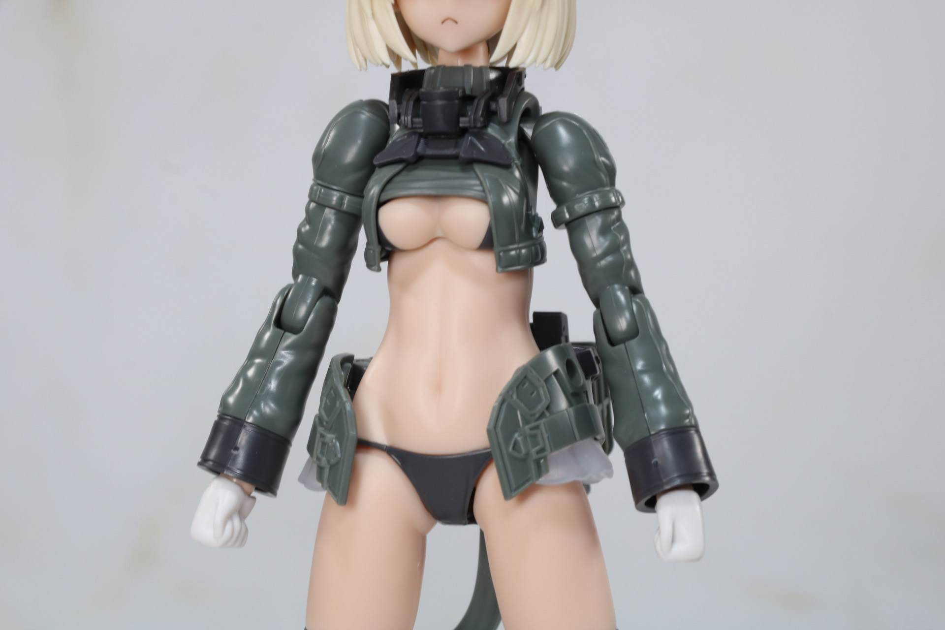 胴体。服腕に変更し、身軽な印象になる