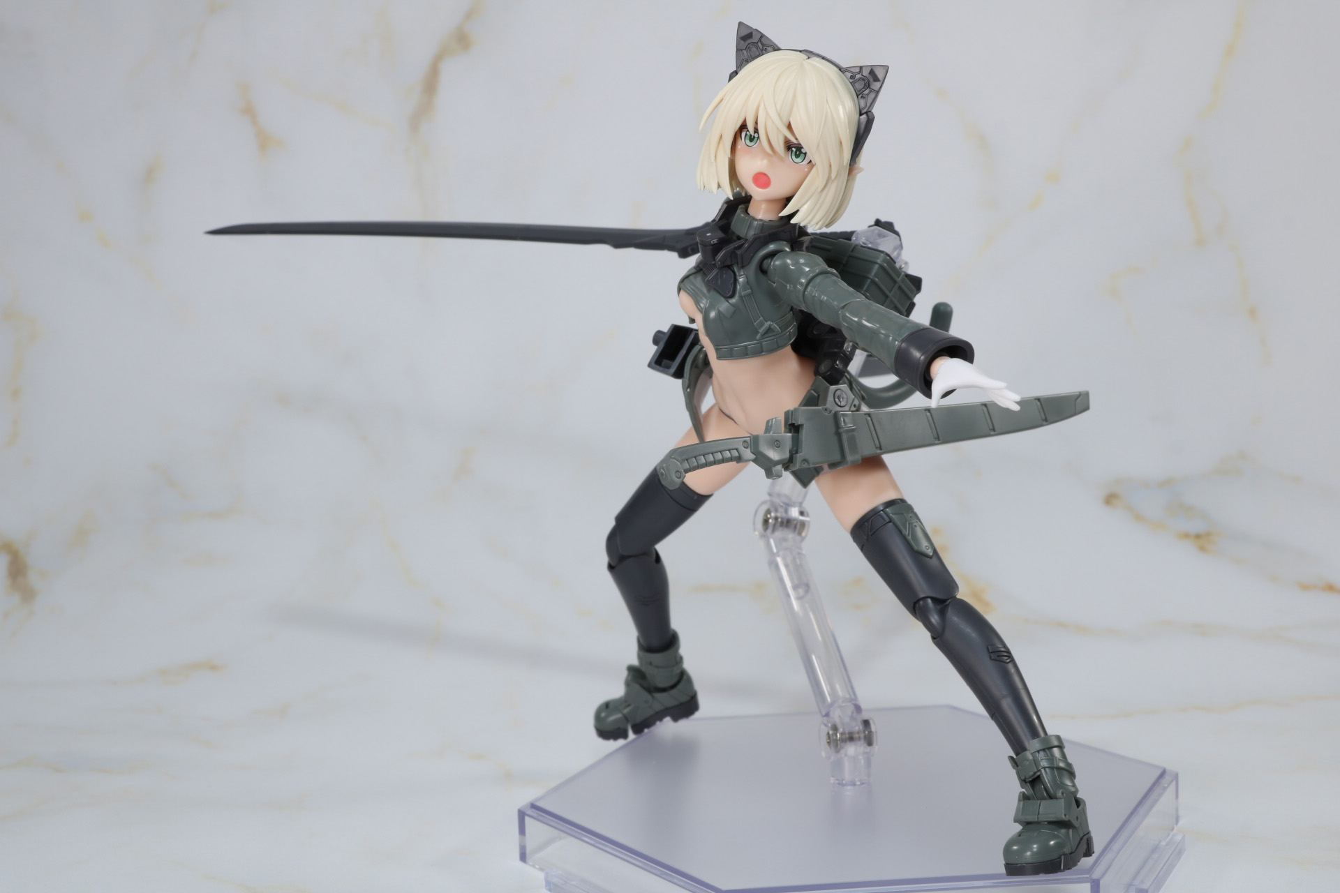 身の丈はあろう大型長刀を振るう