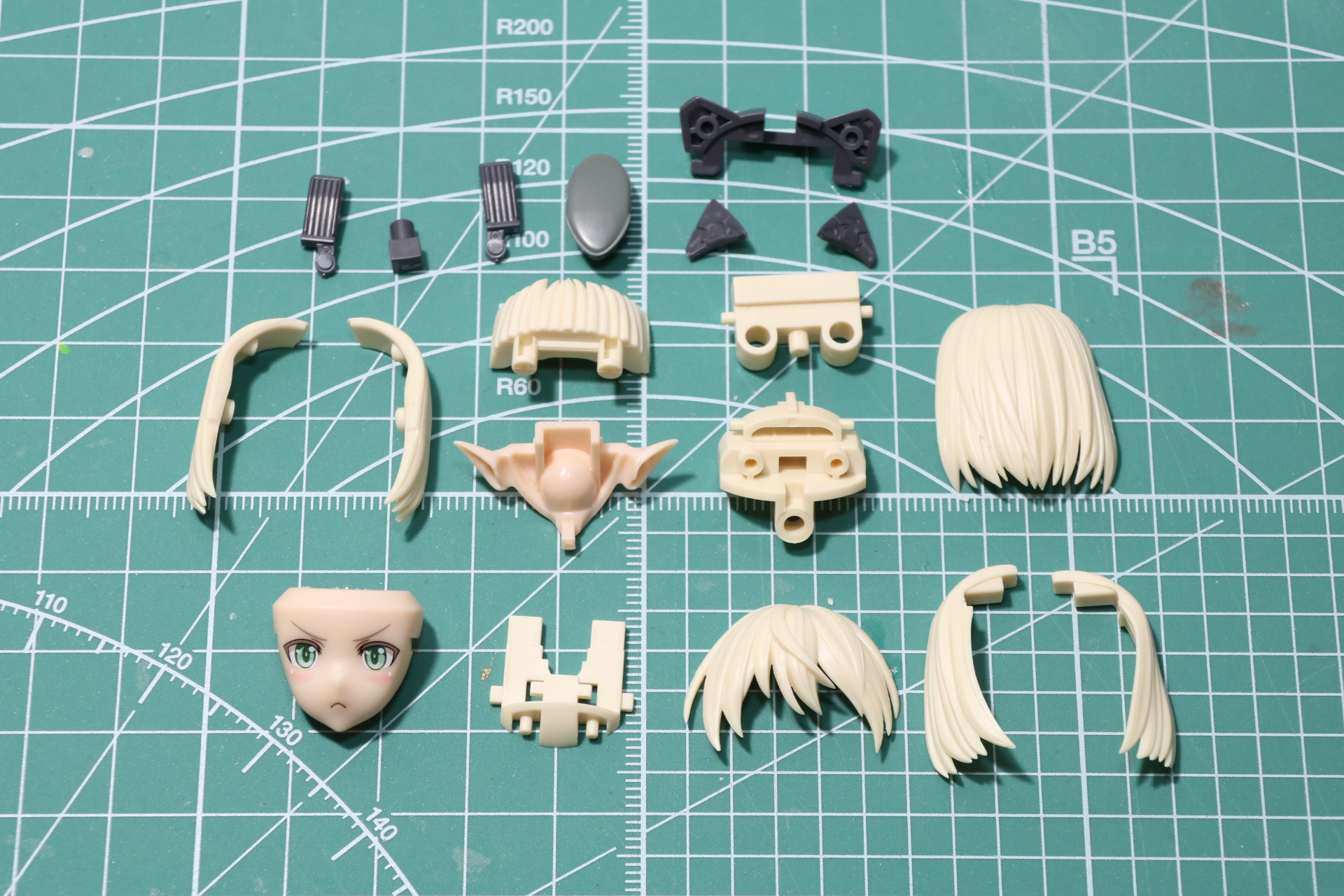 頭部の組み立て