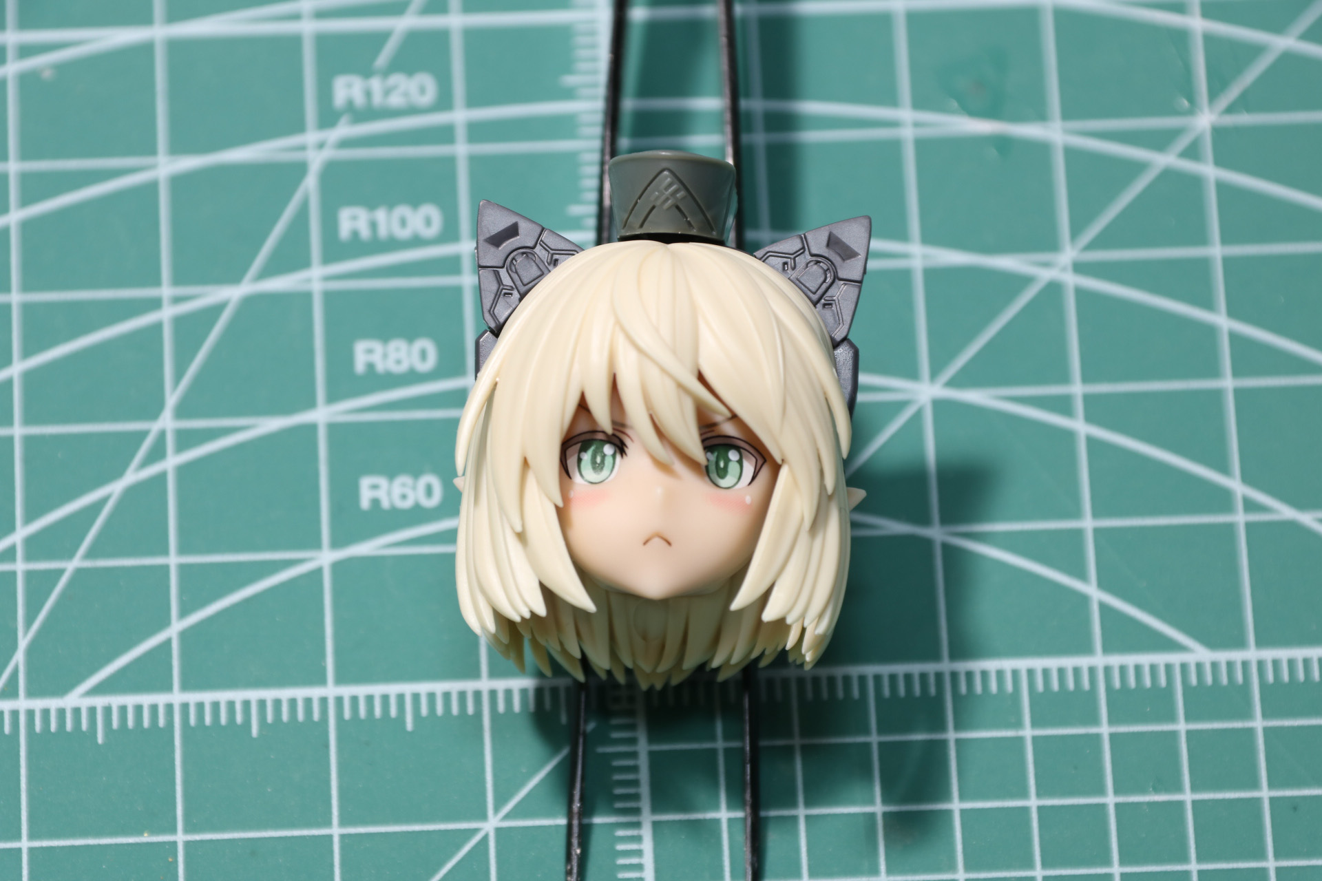 頭部の組み立て