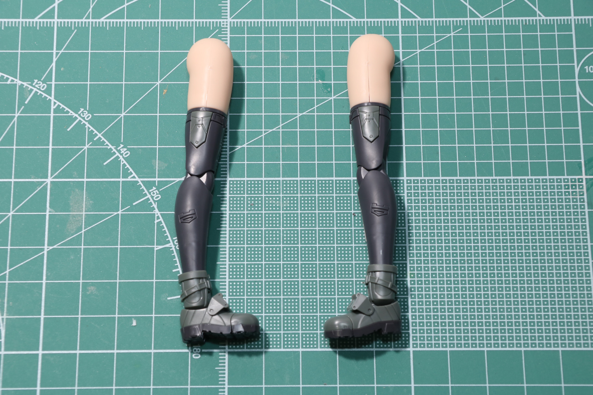 脚部の組み立て