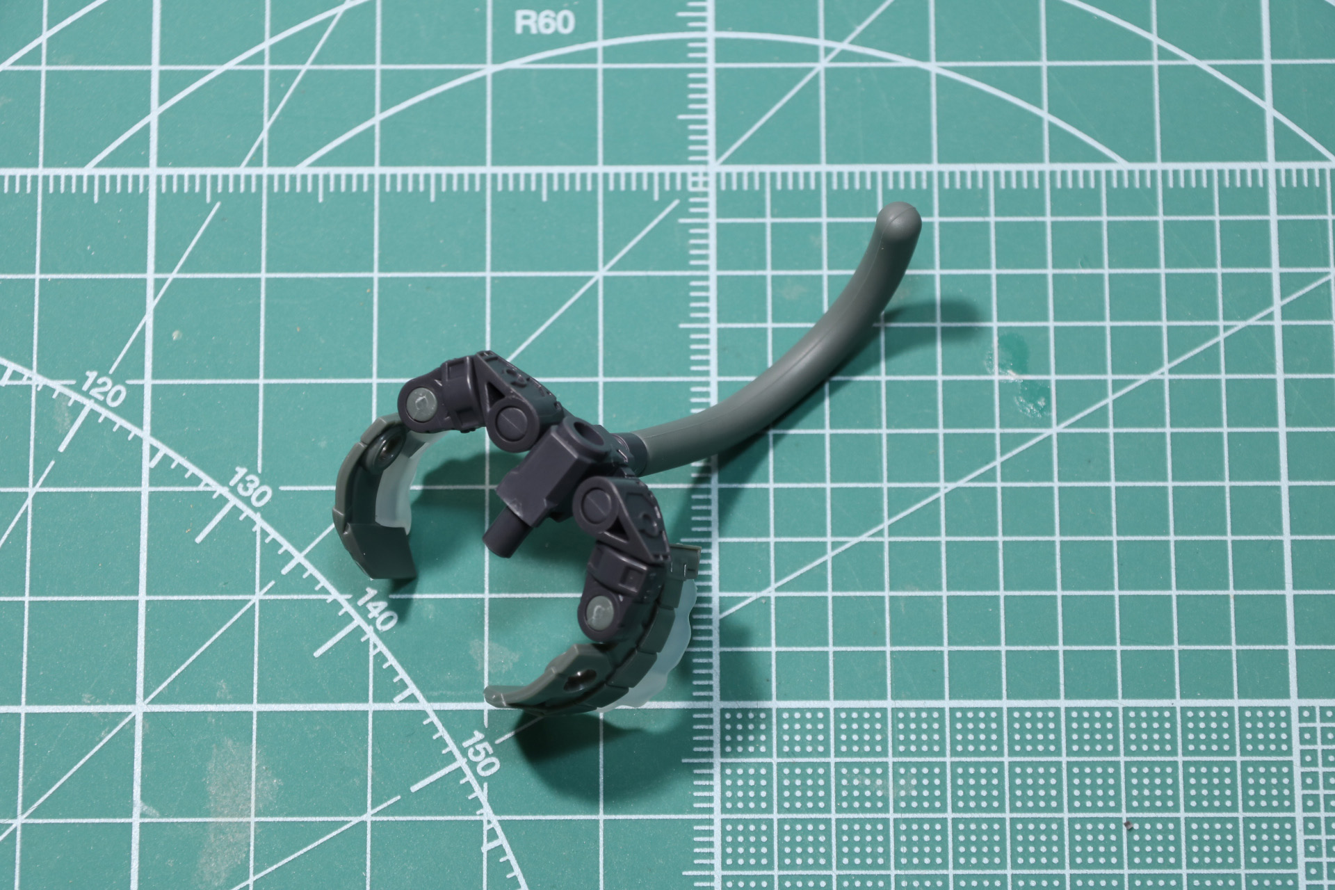 腰部パーツの組み立て