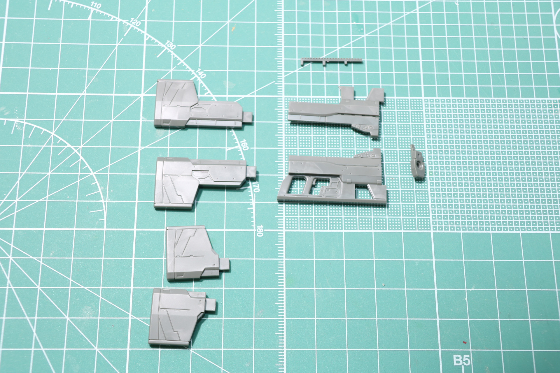 ライフルの組み立て。ストックは長いものと短いものを選択して取り付ける