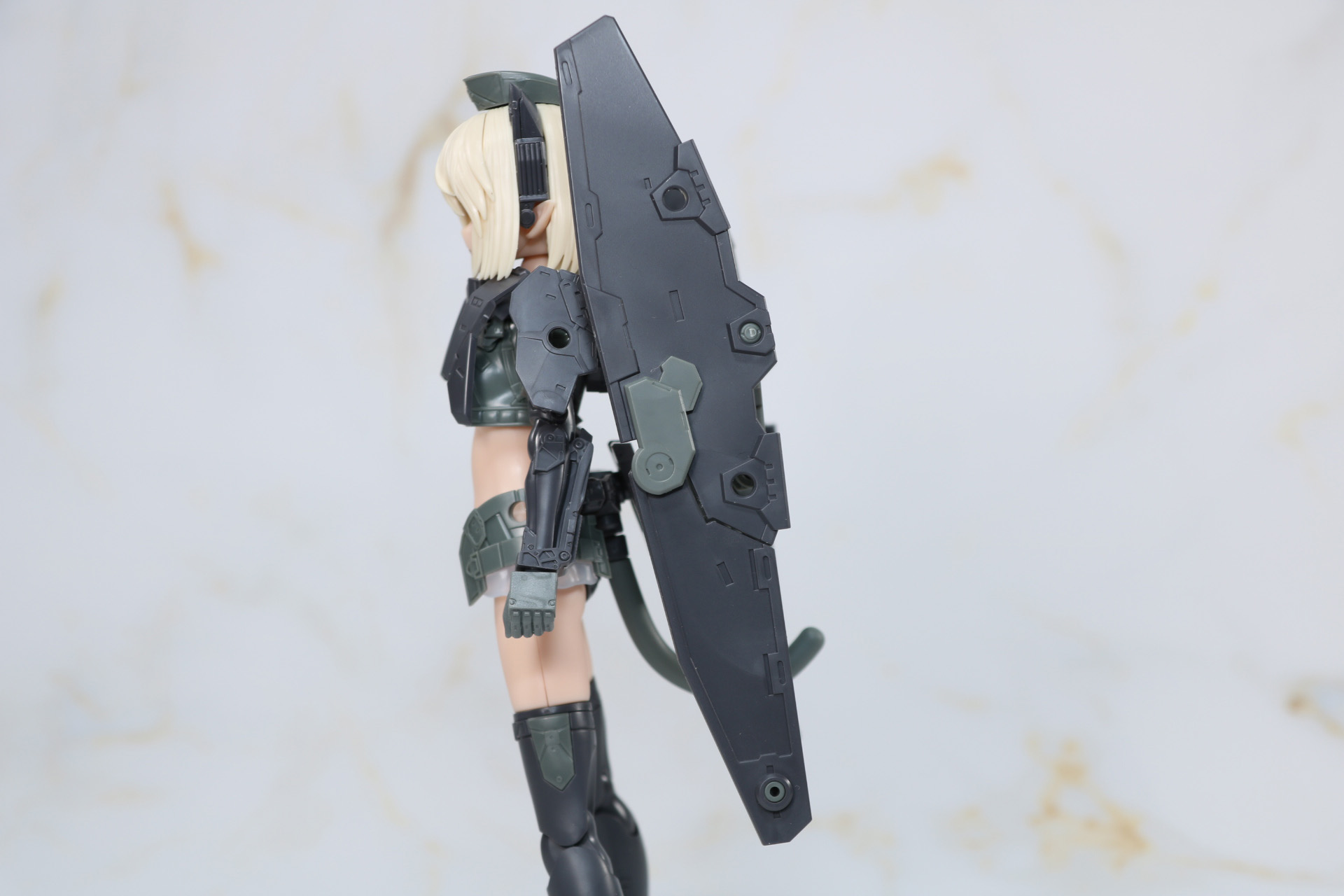 ムーバブル・バインダーは「アルティニア」の半身を超える大きさでインパクト大